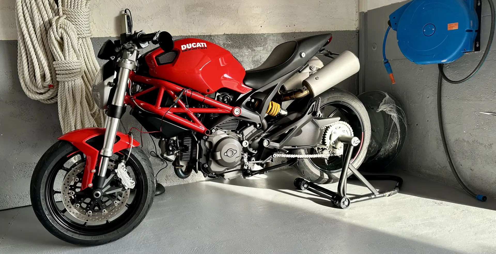 Ducati Monster 796 - 2