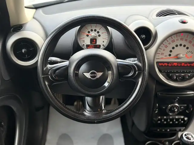 Mini Countryman view 12
