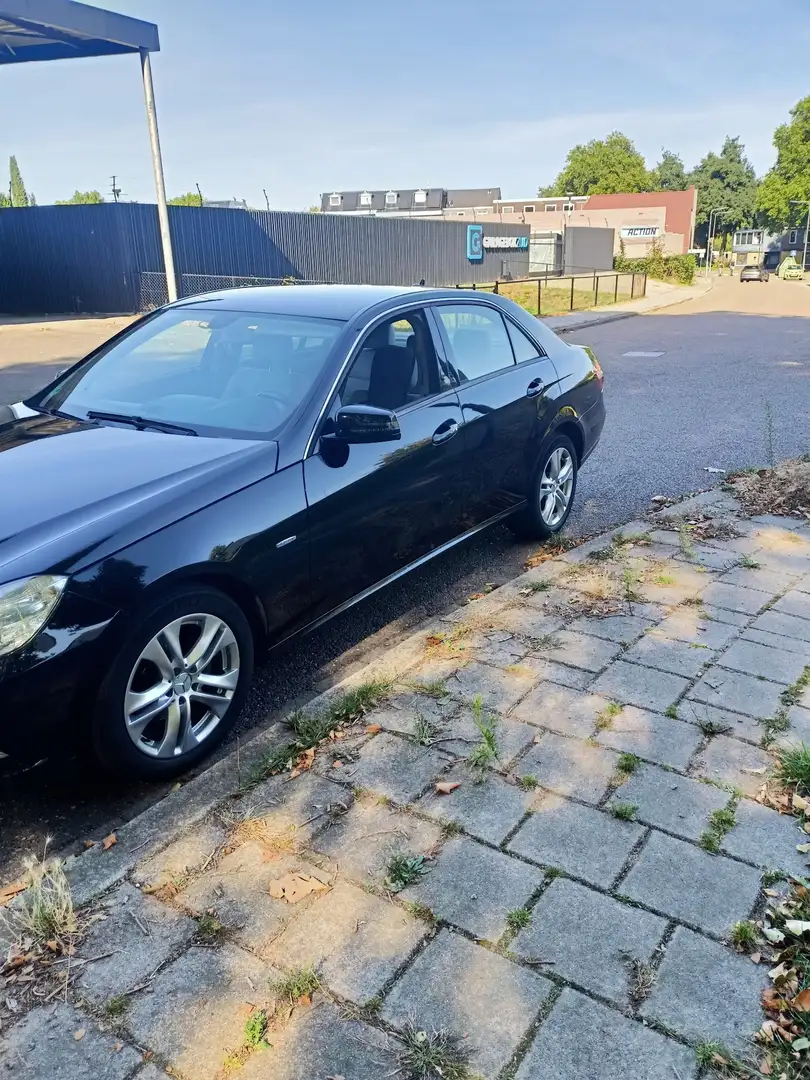 Mercedes-Benz E 220 CDI DPF BlueEFFICIENCY - 2
