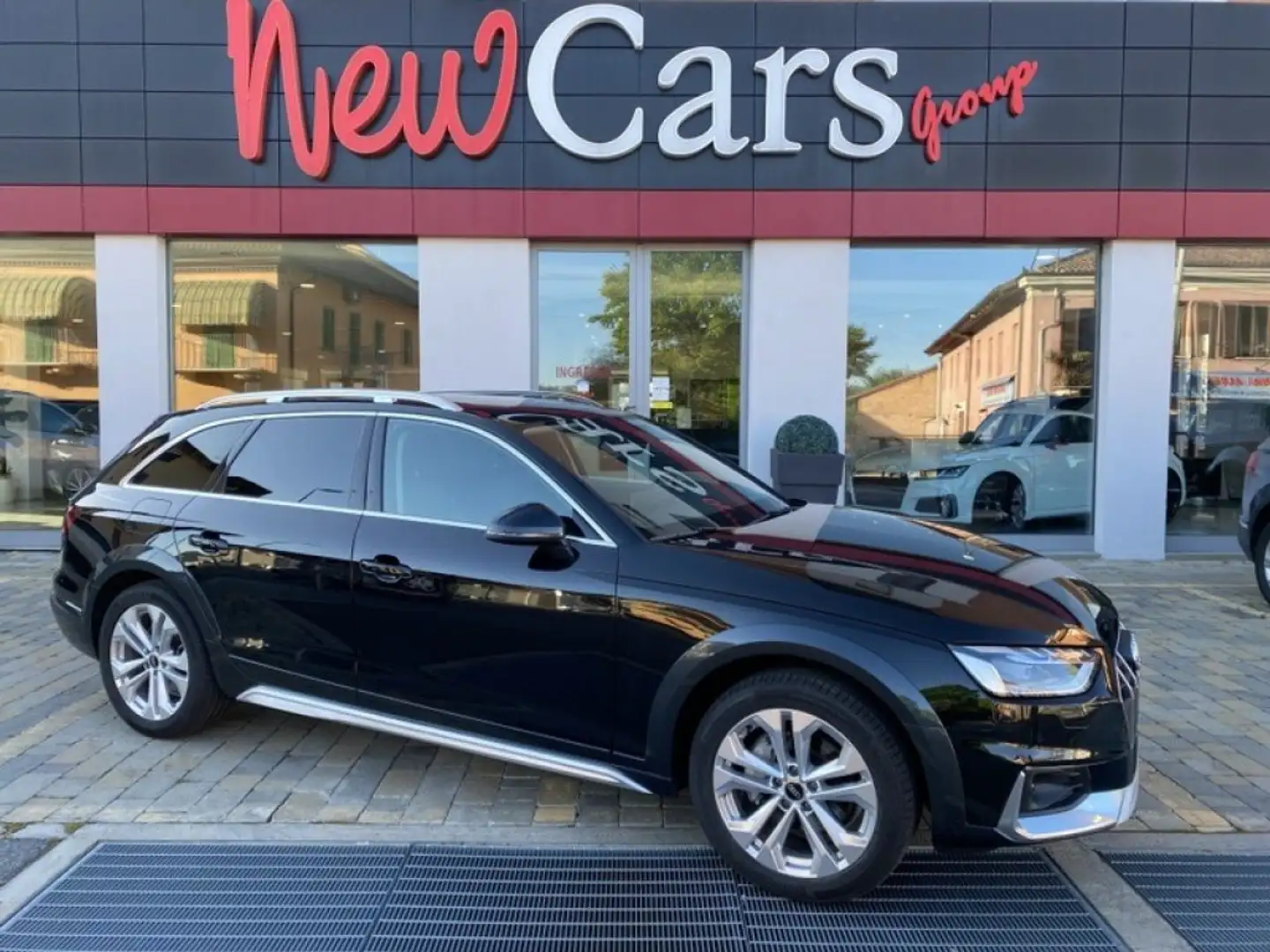 Audi A4 allroad 40 TDI 204CV S tronic Business NAVI-FULL LED-TETTO Чёрный - 1
