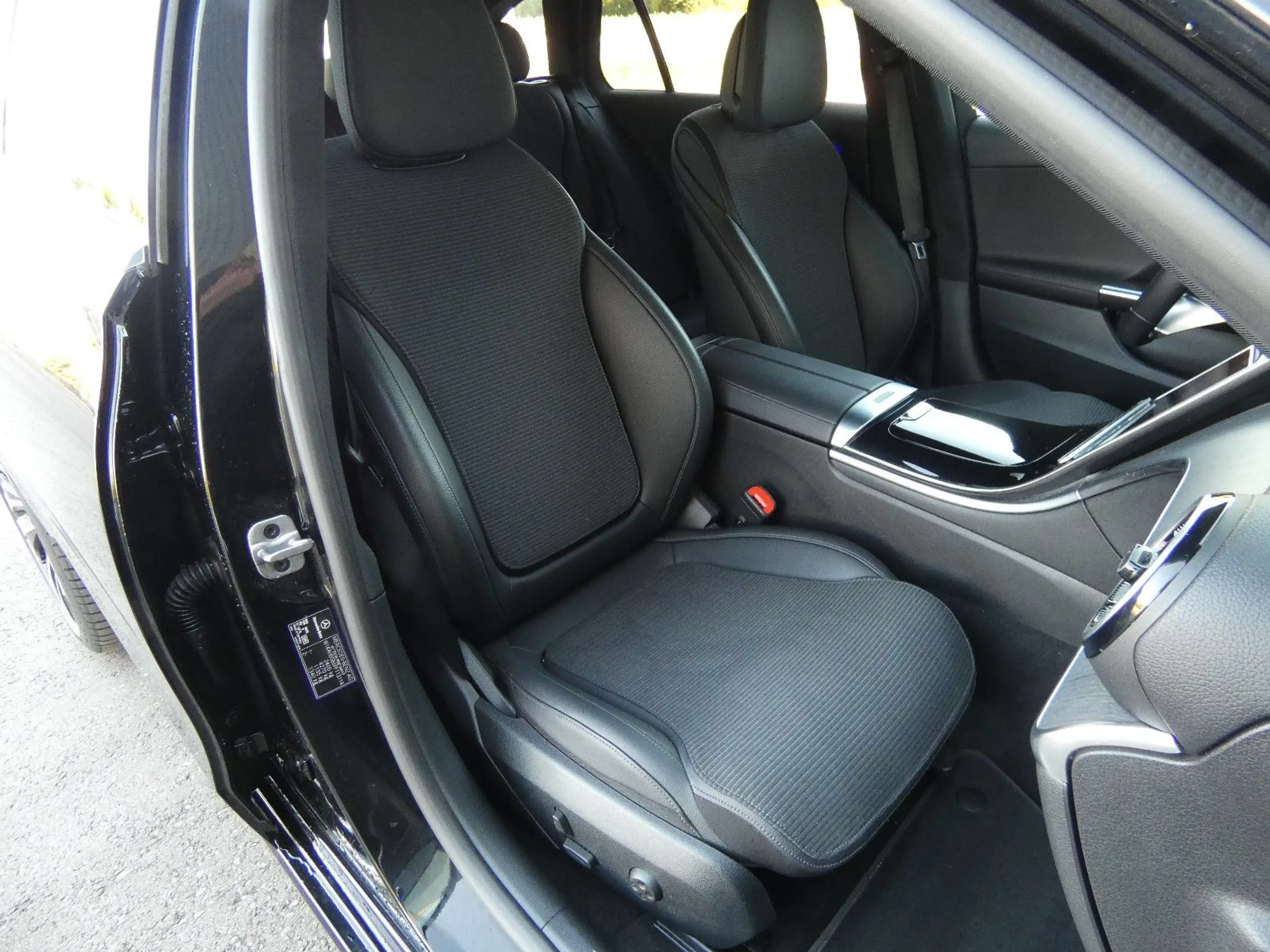 Mercedes-Benz C 300 d T Avantgarde LED Navi Distronic HiFi 18" — photo 6