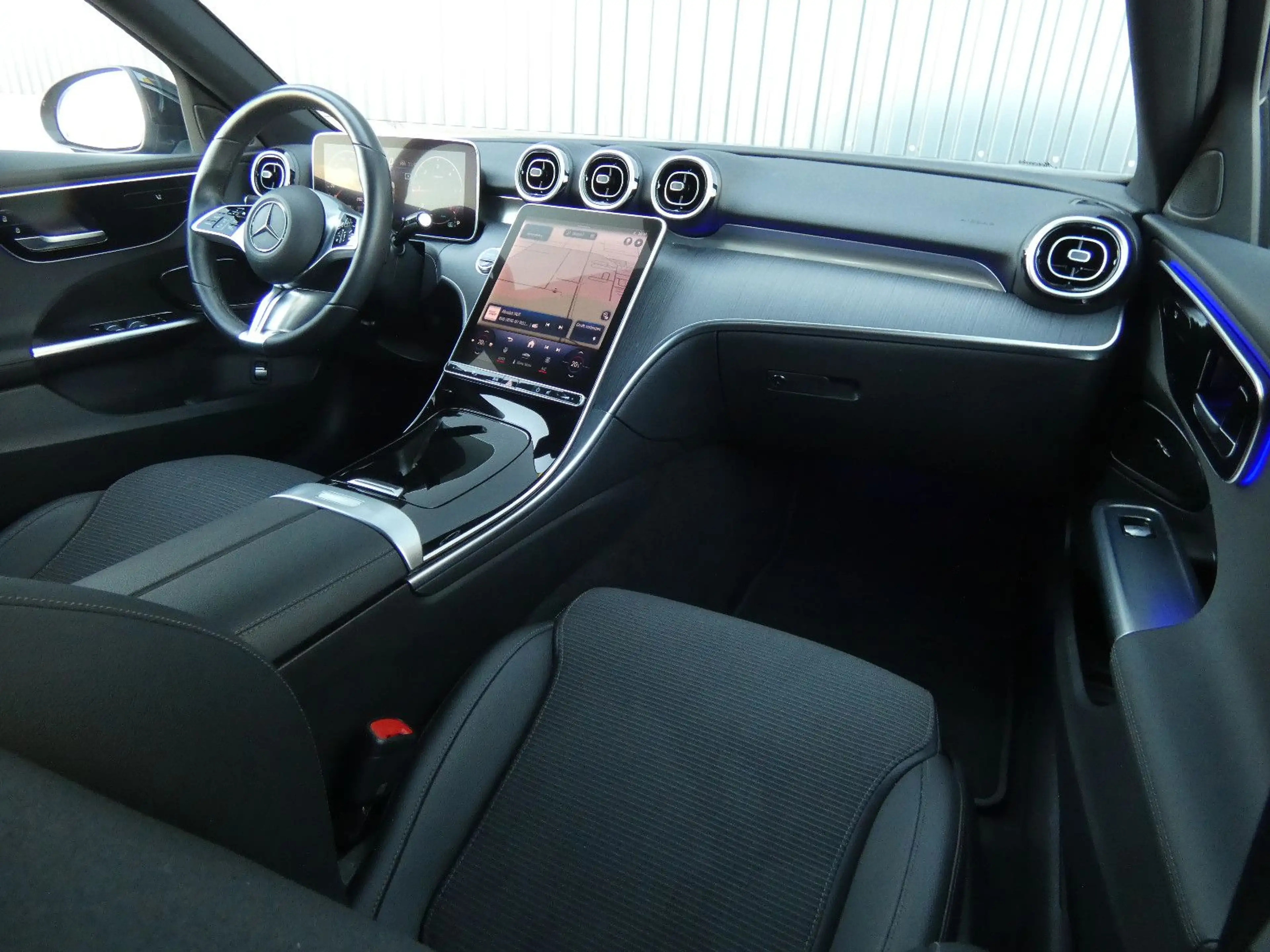 Mercedes-Benz C 300 d T Avantgarde LED Navi Distronic HiFi 18" — photo 2