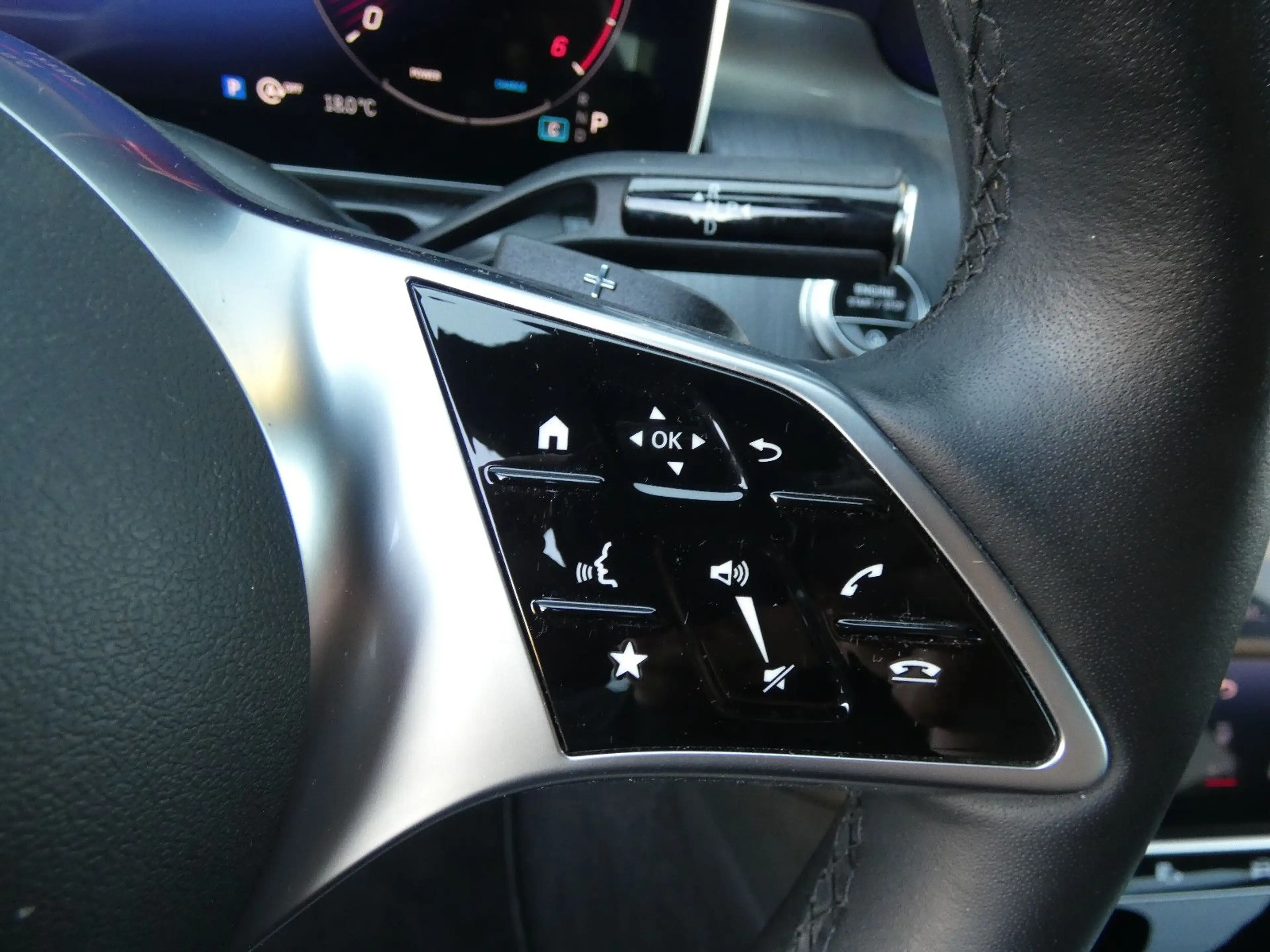 Mercedes-Benz C 300 d T Avantgarde LED Navi Distronic HiFi 18" — photo 18