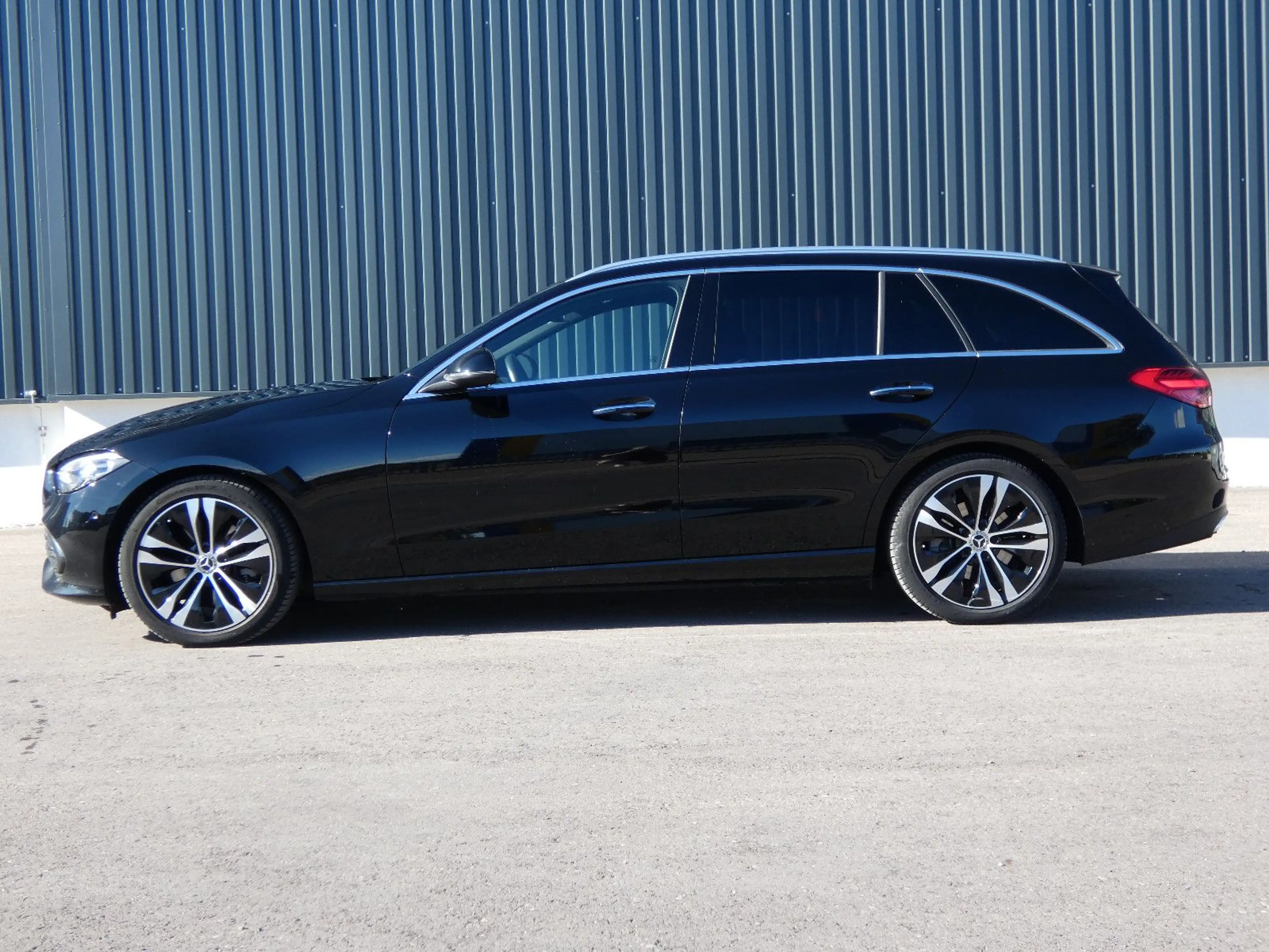Mercedes-Benz C 300 d T Avantgarde LED Navi Distronic HiFi 18" — photo 24