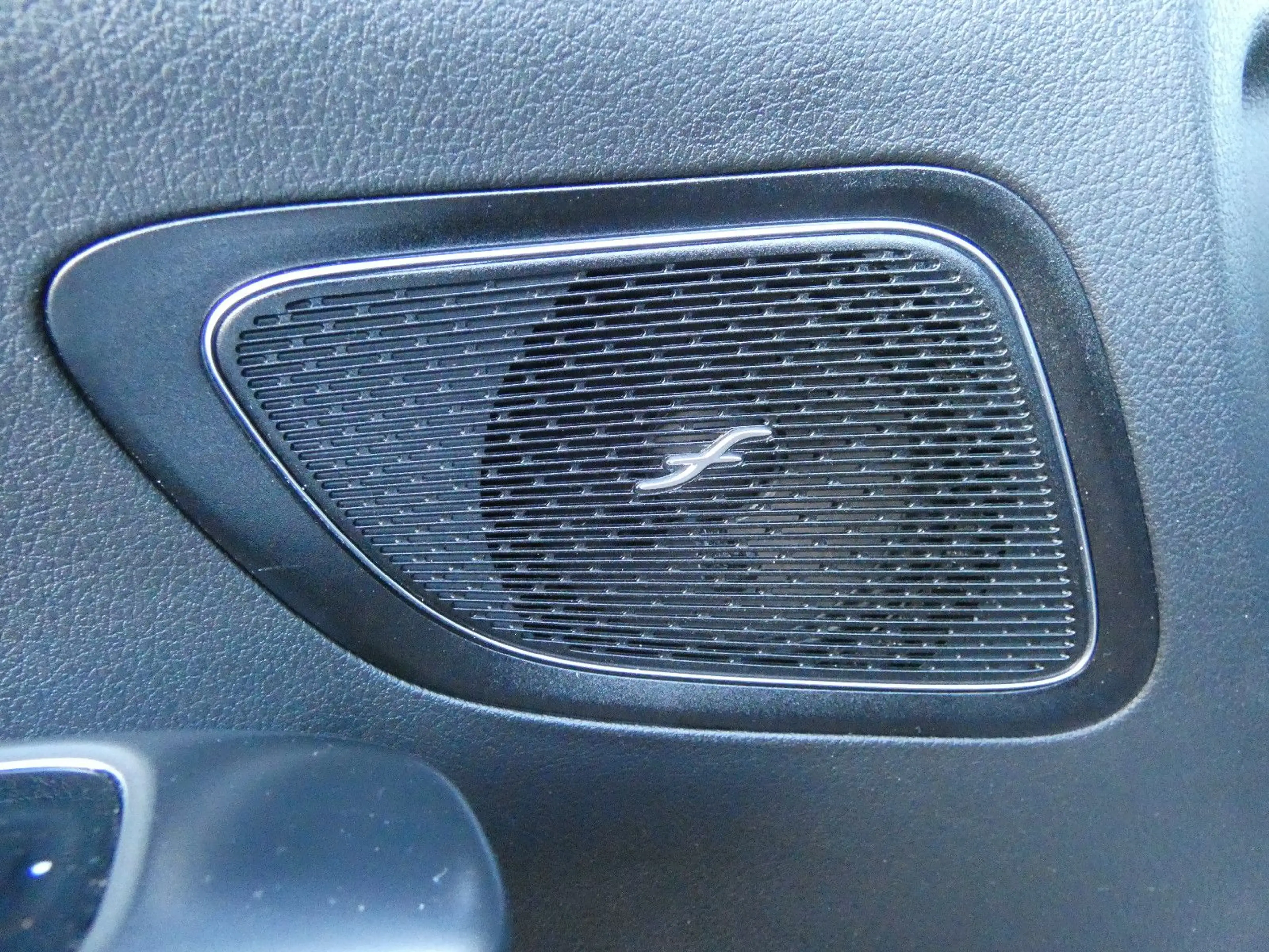 Mercedes-Benz C 300 d T Avantgarde LED Navi Distronic HiFi 18" — photo 19
