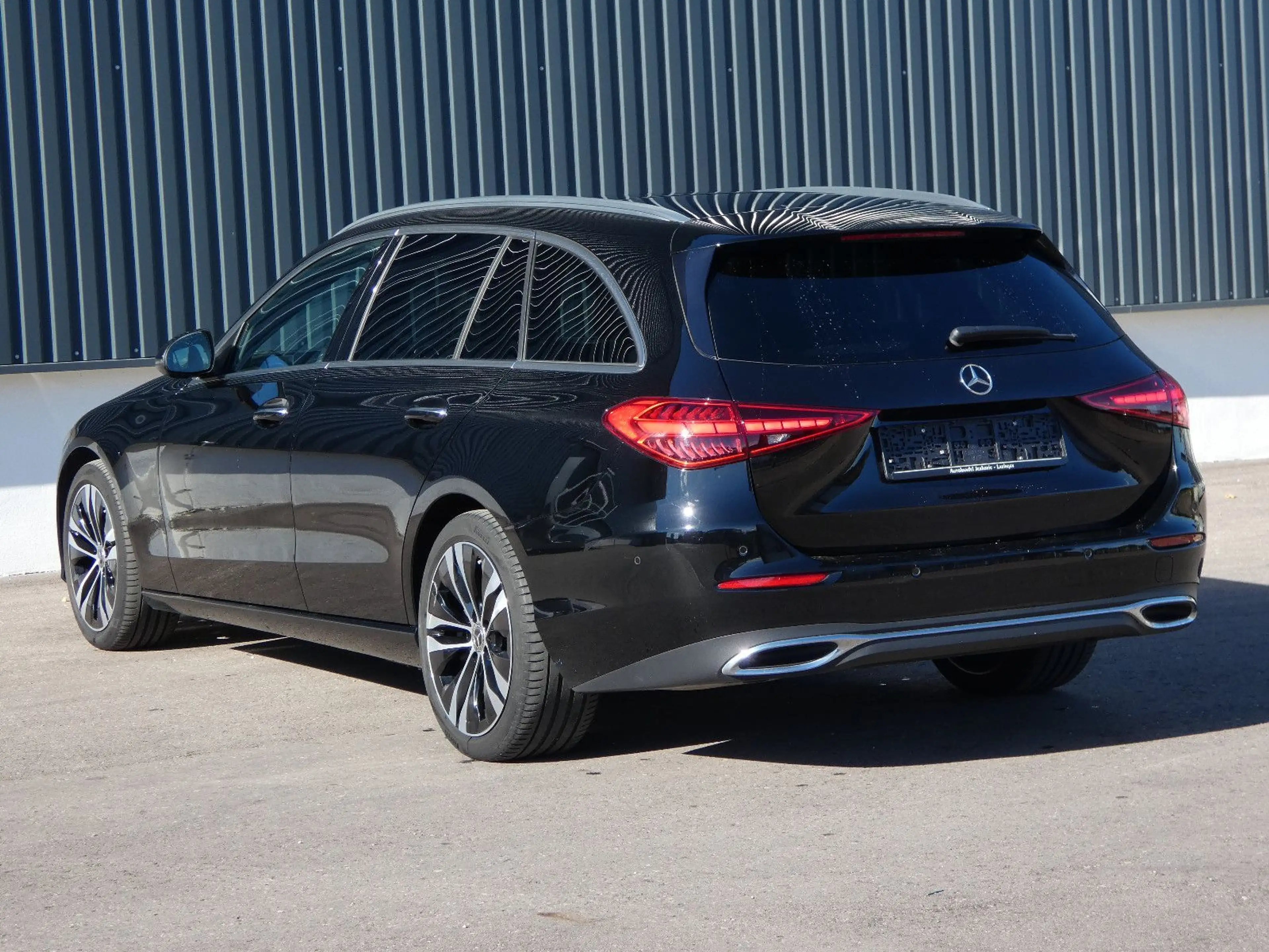 Mercedes-Benz C 300 d T Avantgarde LED Navi Distronic HiFi 18" — photo 28