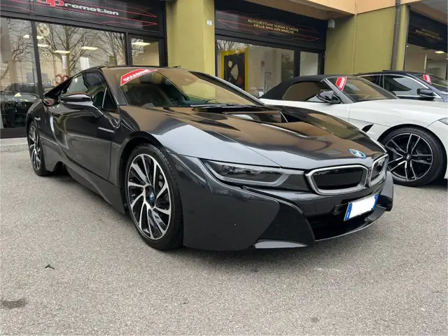 BMW i8 ibrida benzina /elettrica accessoriatissima
