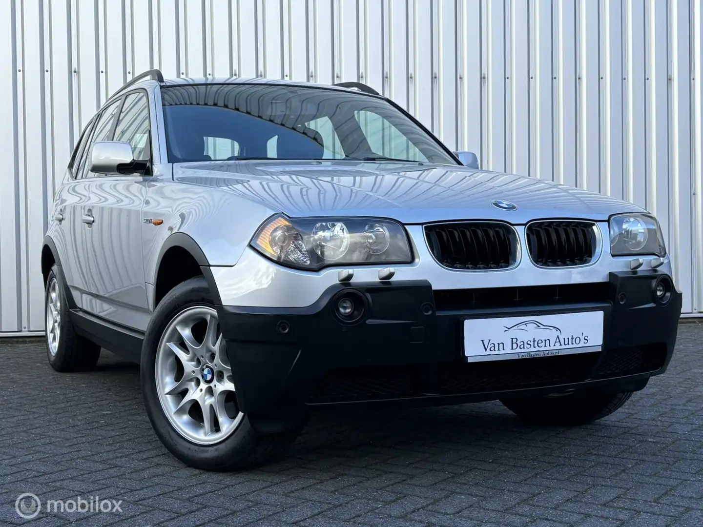 BMW X3 3.0i Exe | Aut | Leder | PDC | Youngtimer | Trekha Gris - 1