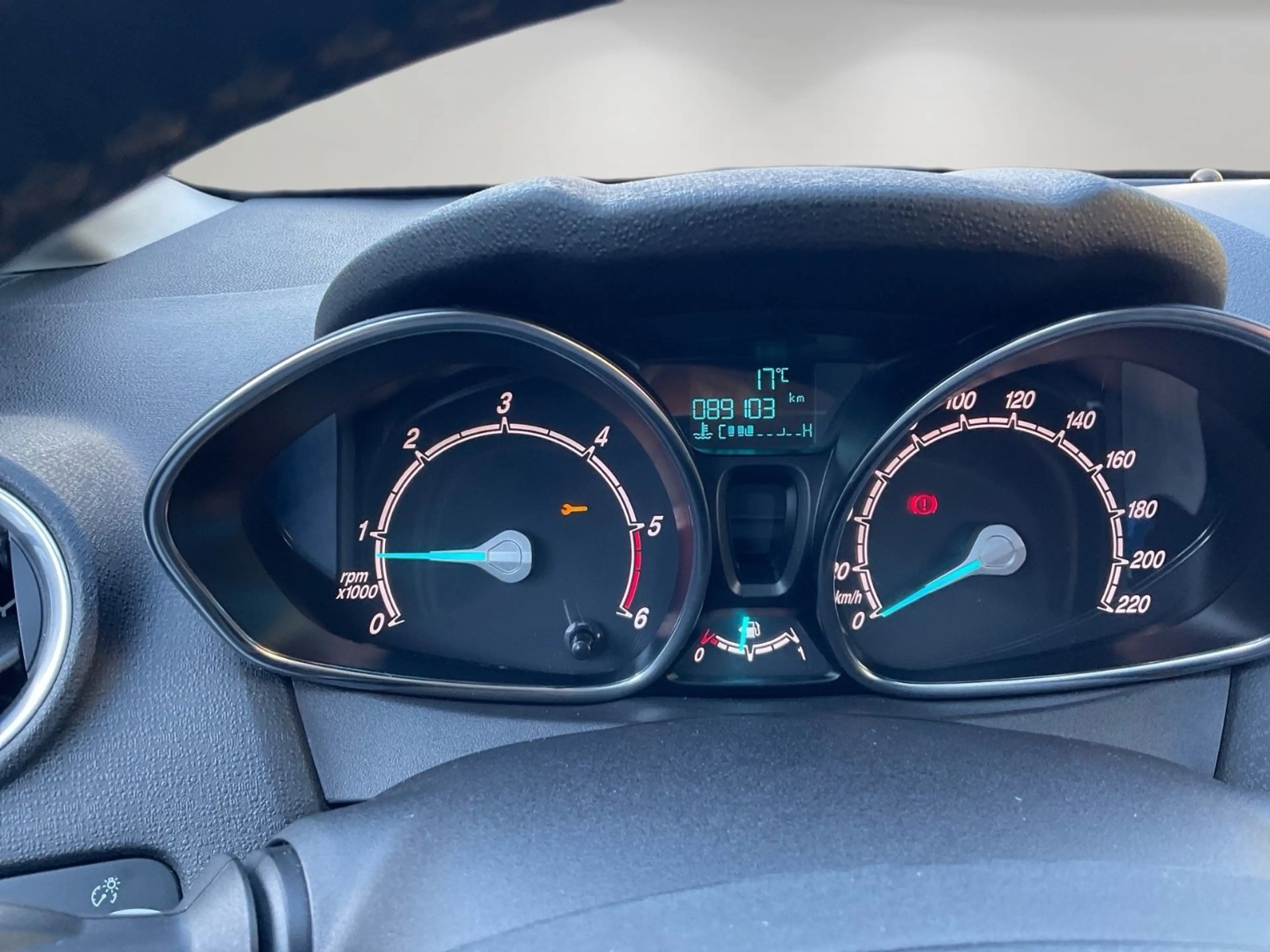 Ford Fiesta Trend — photo 12