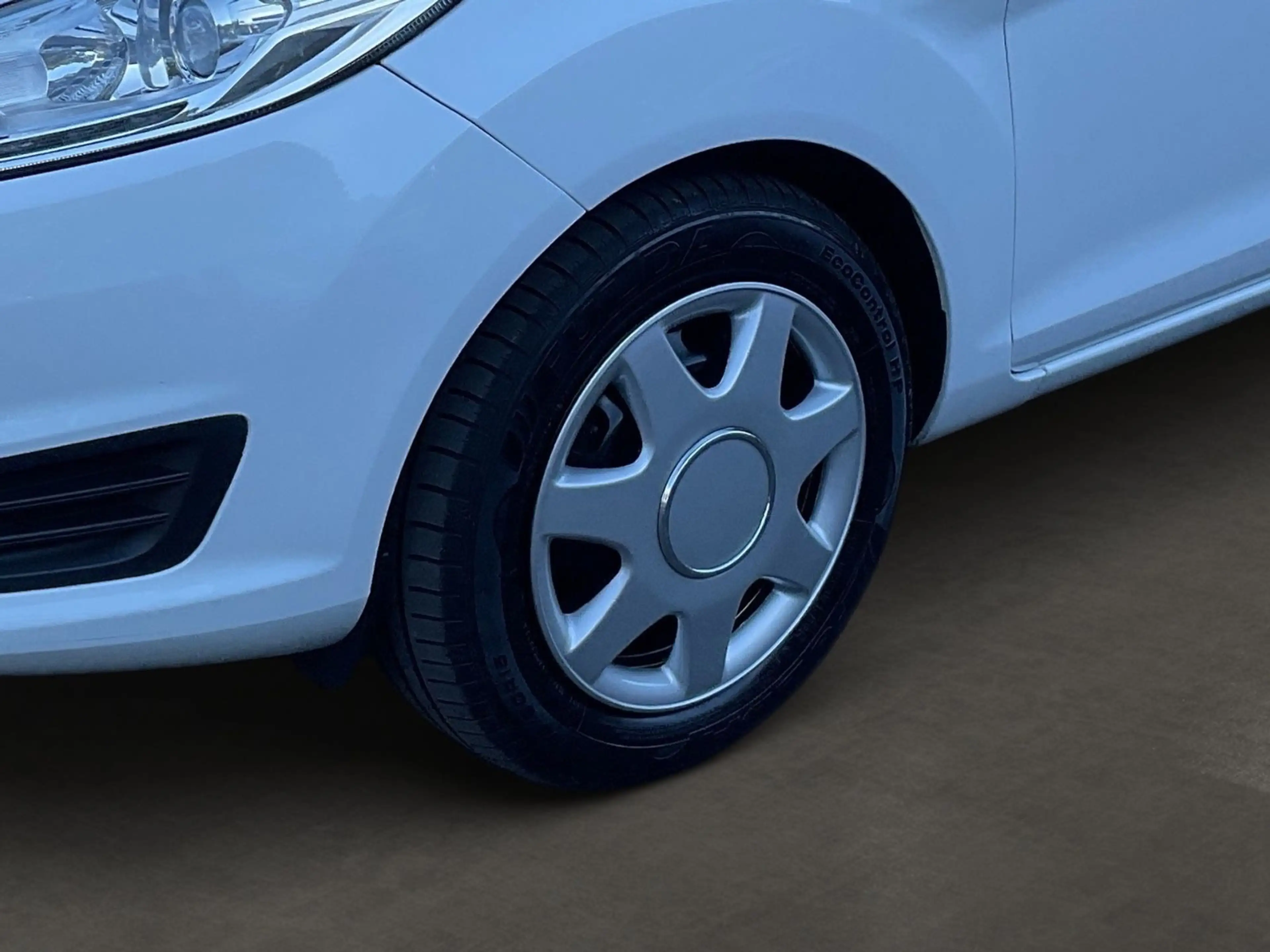 Ford Fiesta Trend — photo 10