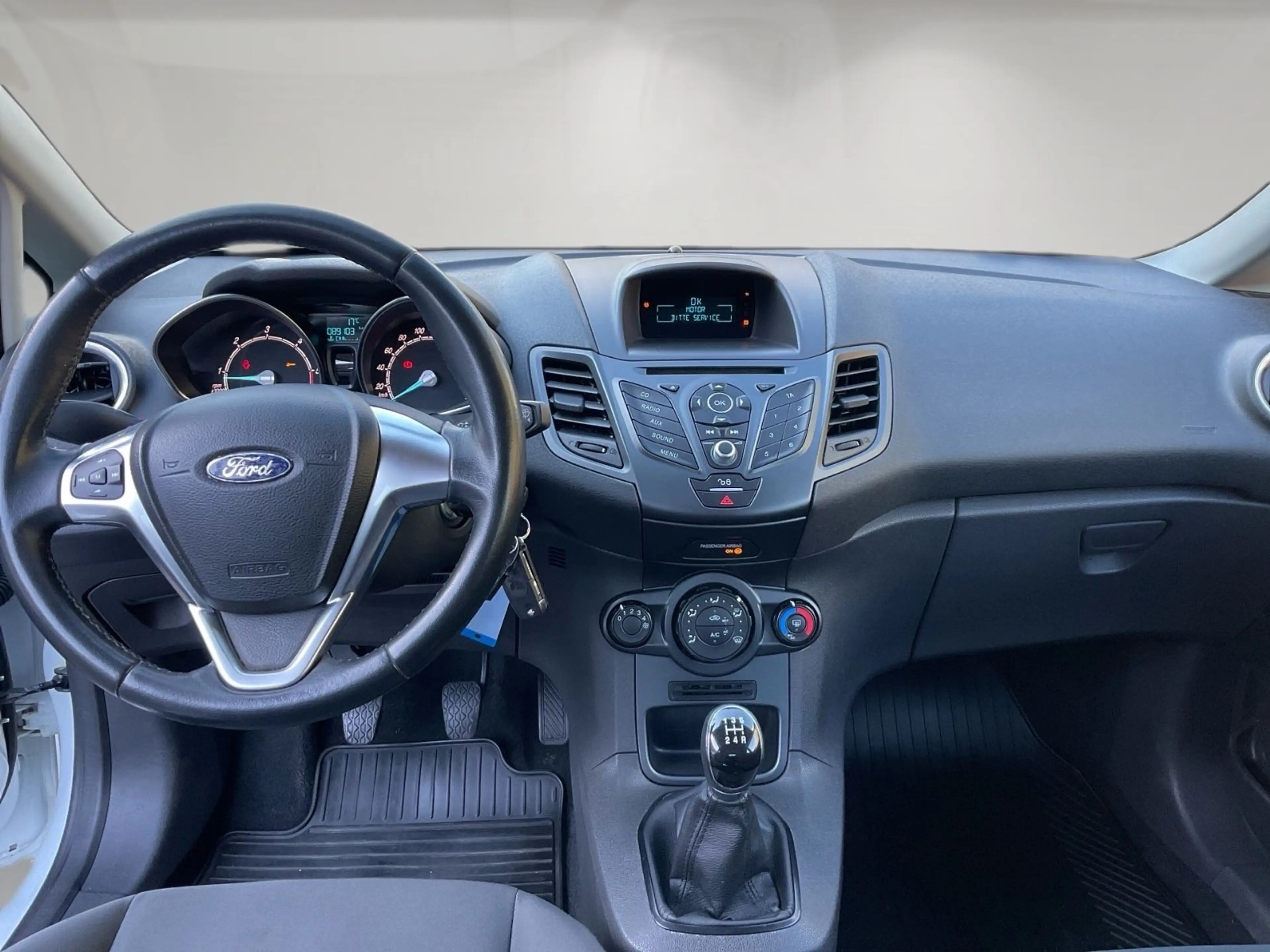 Ford Fiesta Trend — photo 13