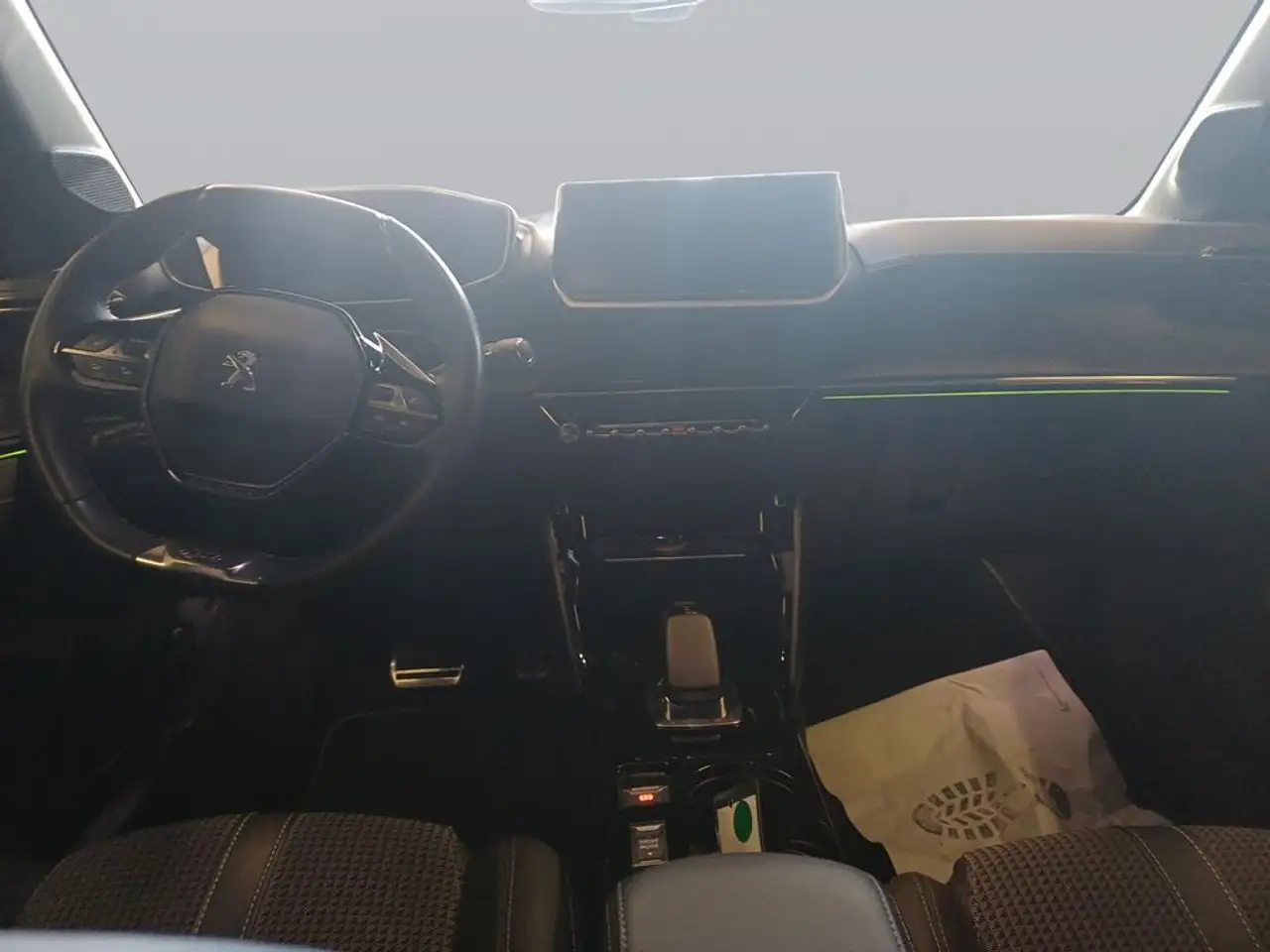 Peugeot 208 e- GT, миниатюра 10