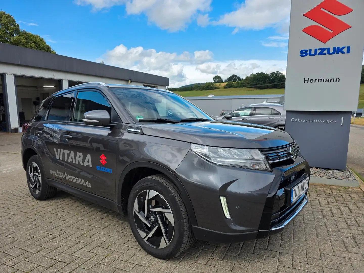 Suzuki Vitara 1.4 4x4 Hybrid Comfort+ Grijs - 1