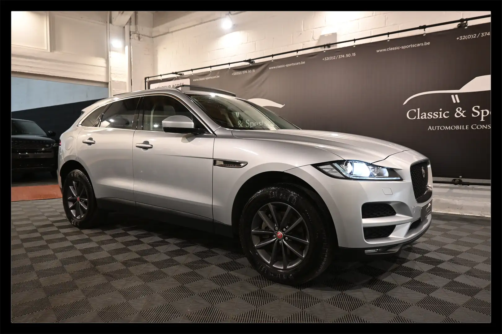 Jaguar F-Pace 2.0 D AWD LUXURY / PANO / CAMERA / FULL OPTIONS !! Zilver - 1