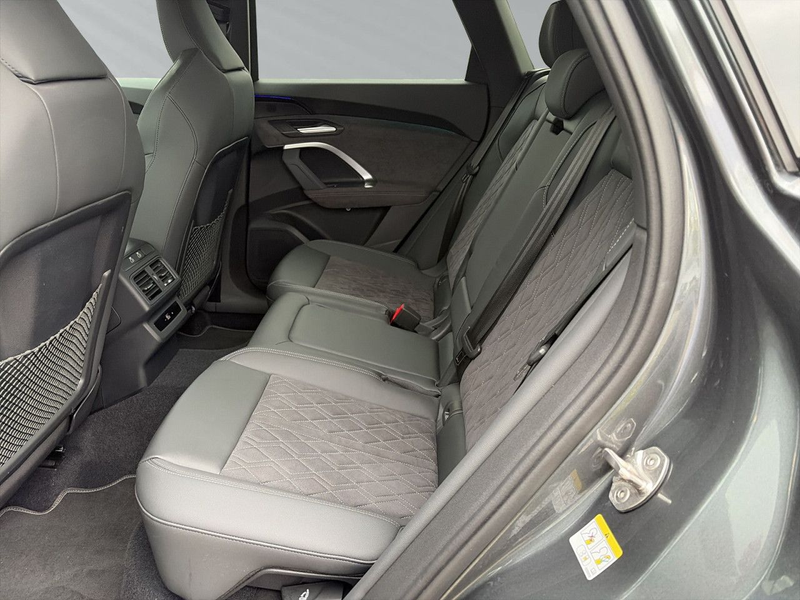 Audi Q5 SUV TFSI qu. edition one S line S tronic AHK — photo 11