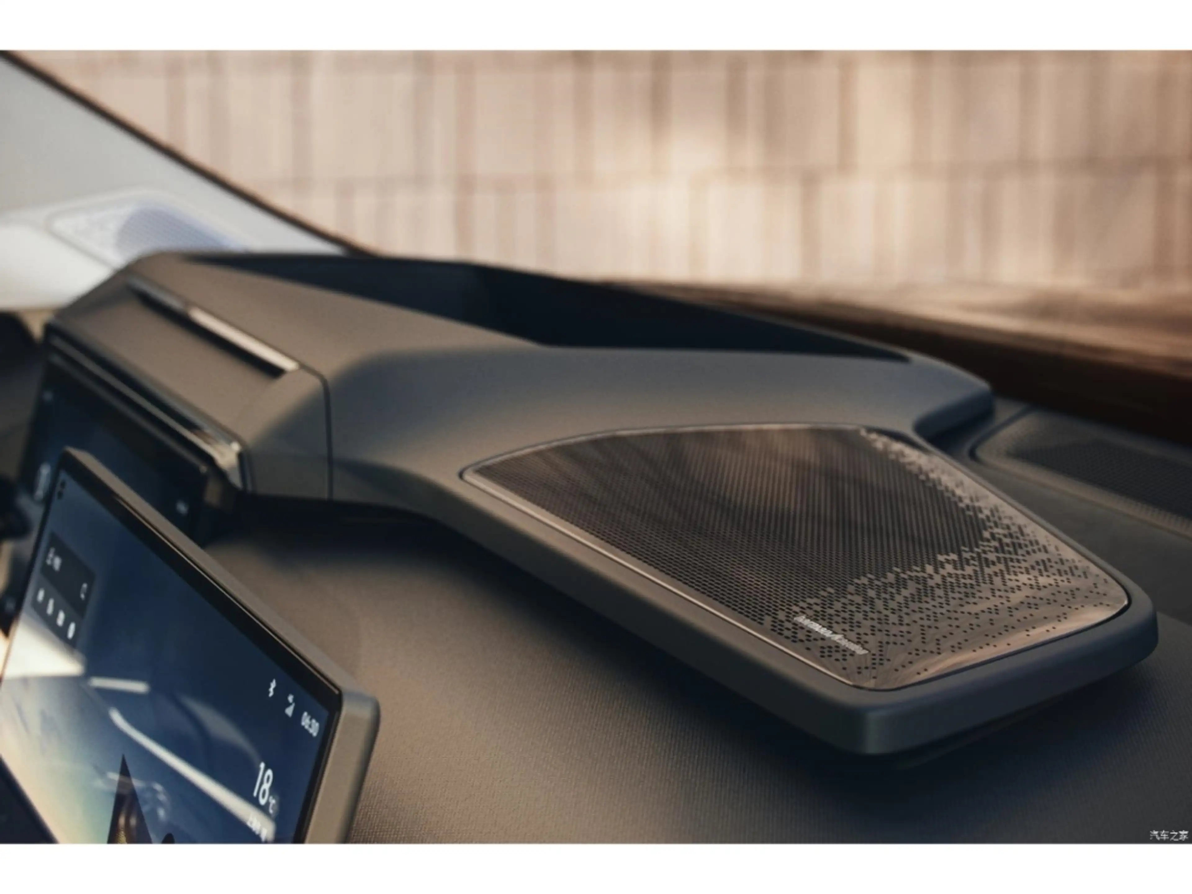 Lynk & Co 08 1.5 PlugIn Hybrid / 200KM Elektr. / 0% Fin. / 4 Ja — photo 9