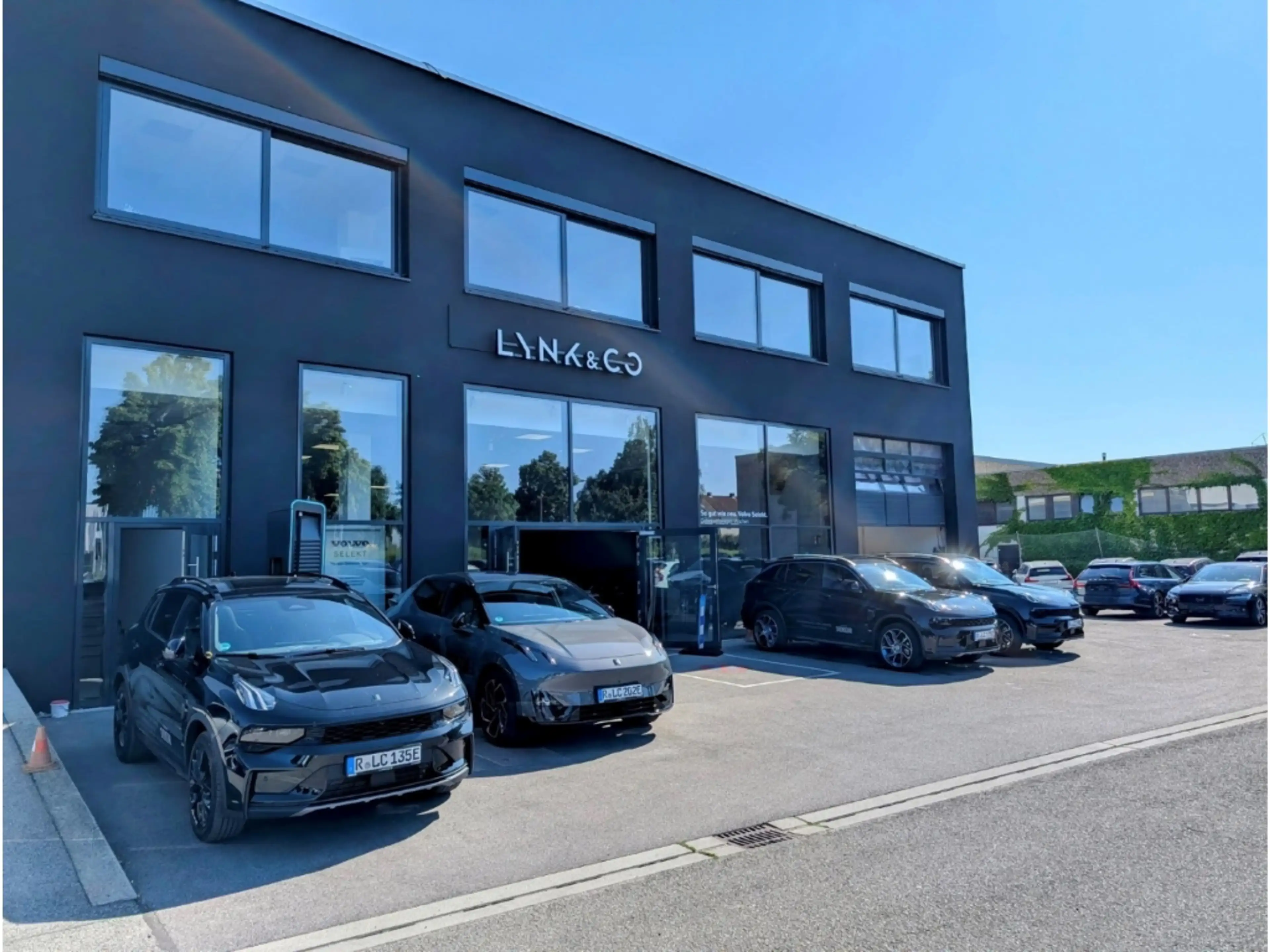 Lynk & Co 08 1.5 PlugIn Hybrid / 200KM Elektr. / 0% Fin. / 4 Ja — photo 14