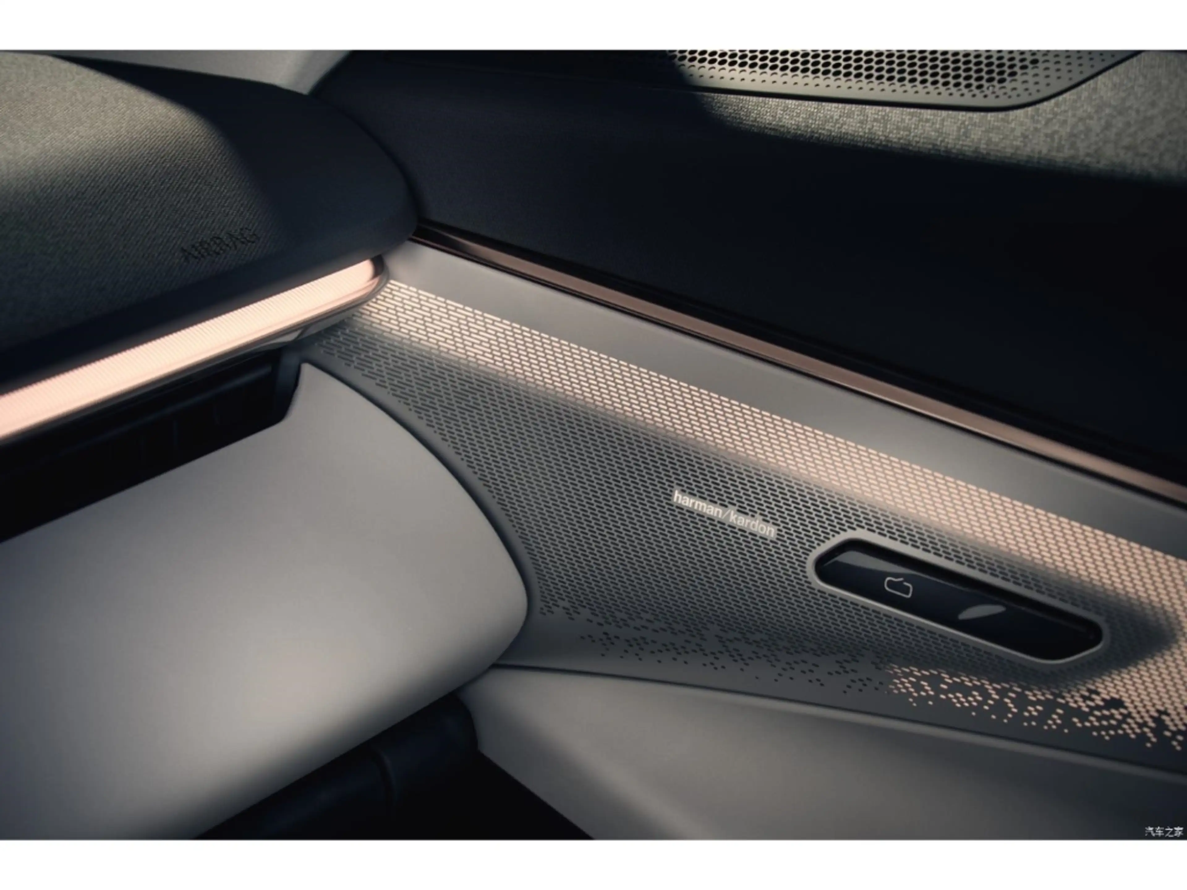 Lynk & Co 08 1.5 PlugIn Hybrid / 200KM Elektr. / 0% Fin. / 4 Ja — photo 10