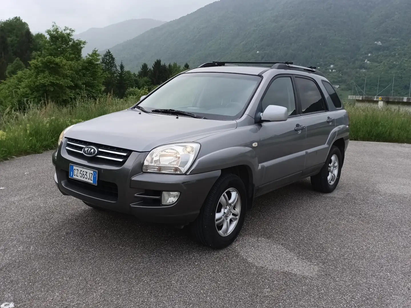 Kia Sportage 2.0 crdi vgt Active Grau - 1
