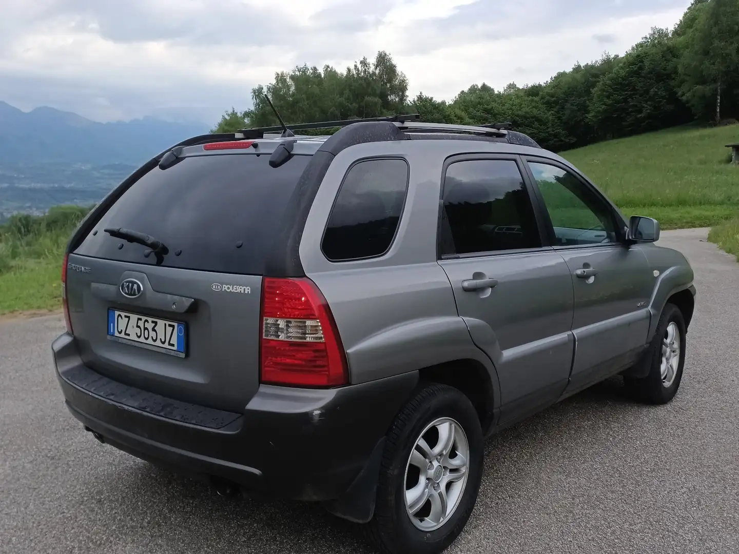 Kia Sportage 2.0 crdi vgt Active Grau - 2