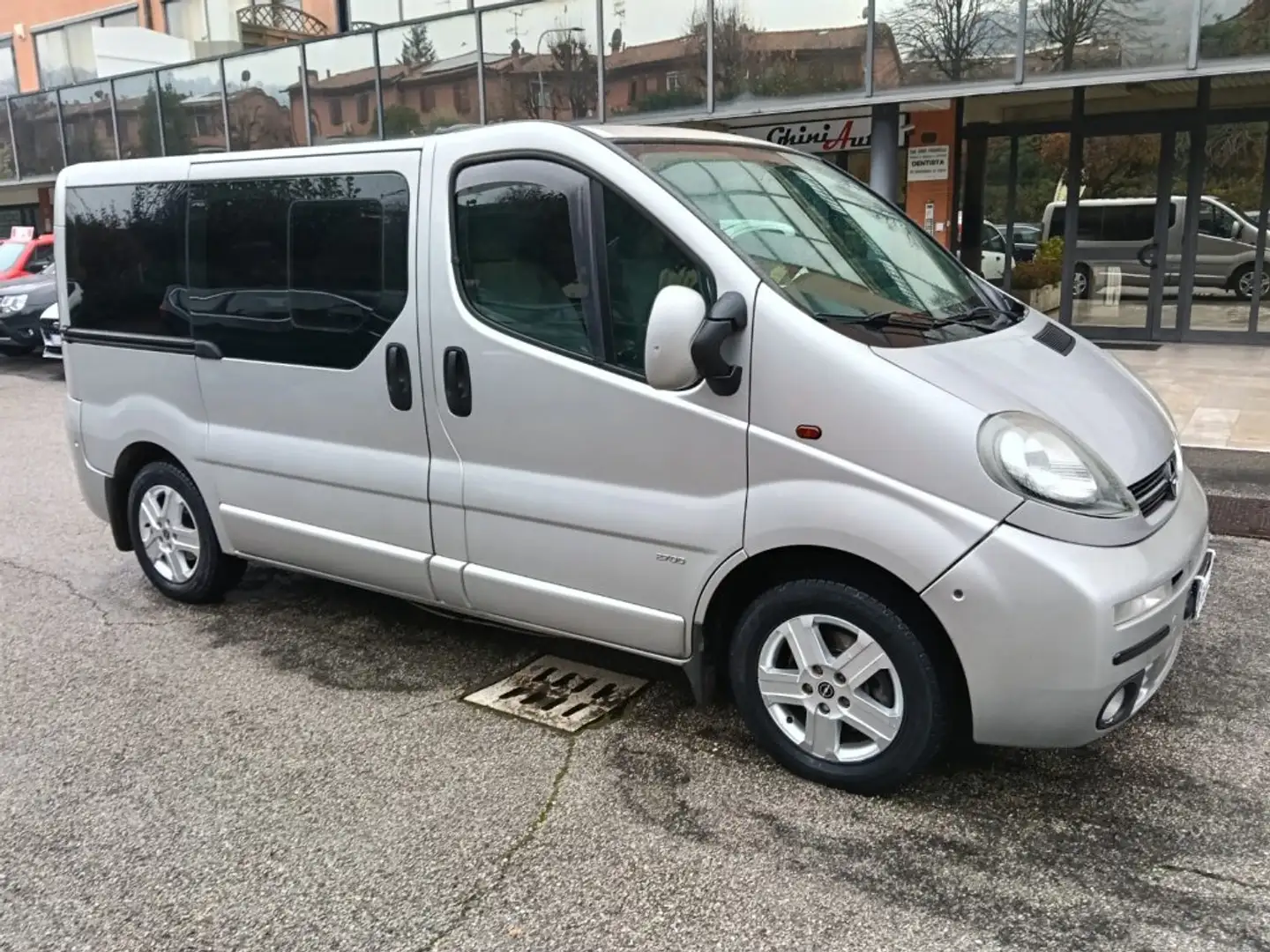 Opel Vivaro 27 1.9 DTI PC-TN Combi 9 POSTI+ GANCIO TRAINO Grigio - 2