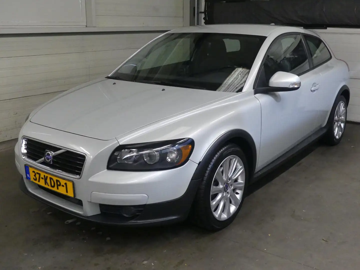 Volvo C30 1.8 Sport - Airco - Cruise Control - Navigatie - T Beige - 1