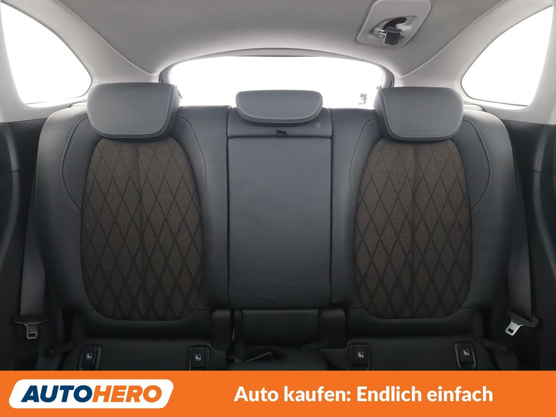 BMW X1 sDrive 18d xLine — photo 15