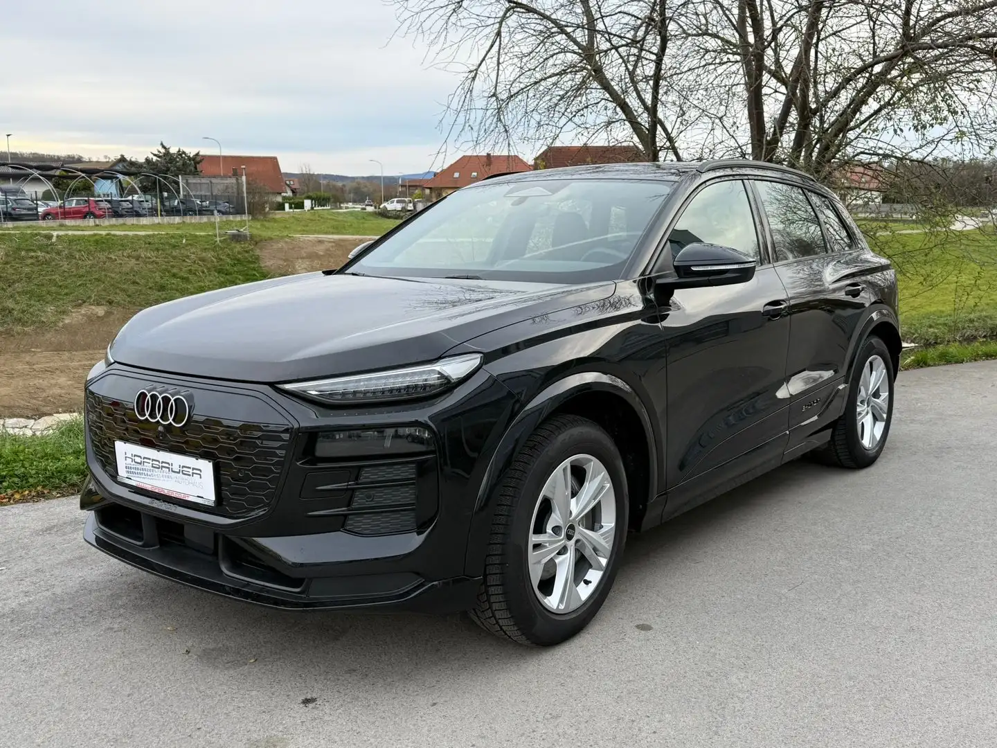 Audi Q6 e-tron e-tron quattro business Schwarz - 1
