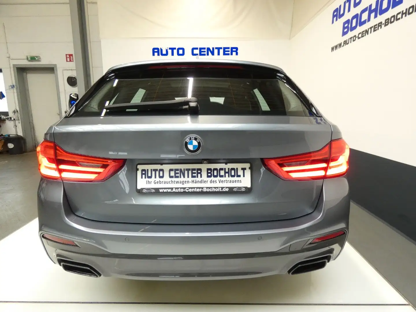 BMW 550 d xDrive*HUD*Panorama*NaviProff*DAB*HiFi Modrá - 2