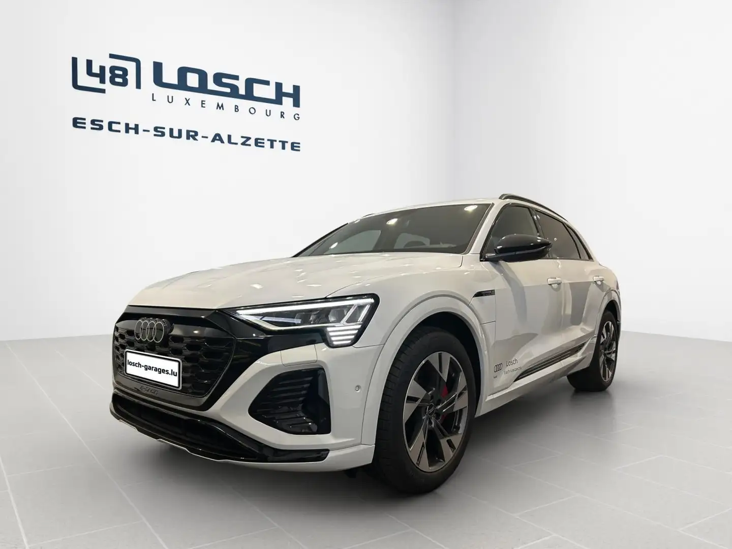 Audi Q8 e-tron S line-50 Blanc - 1