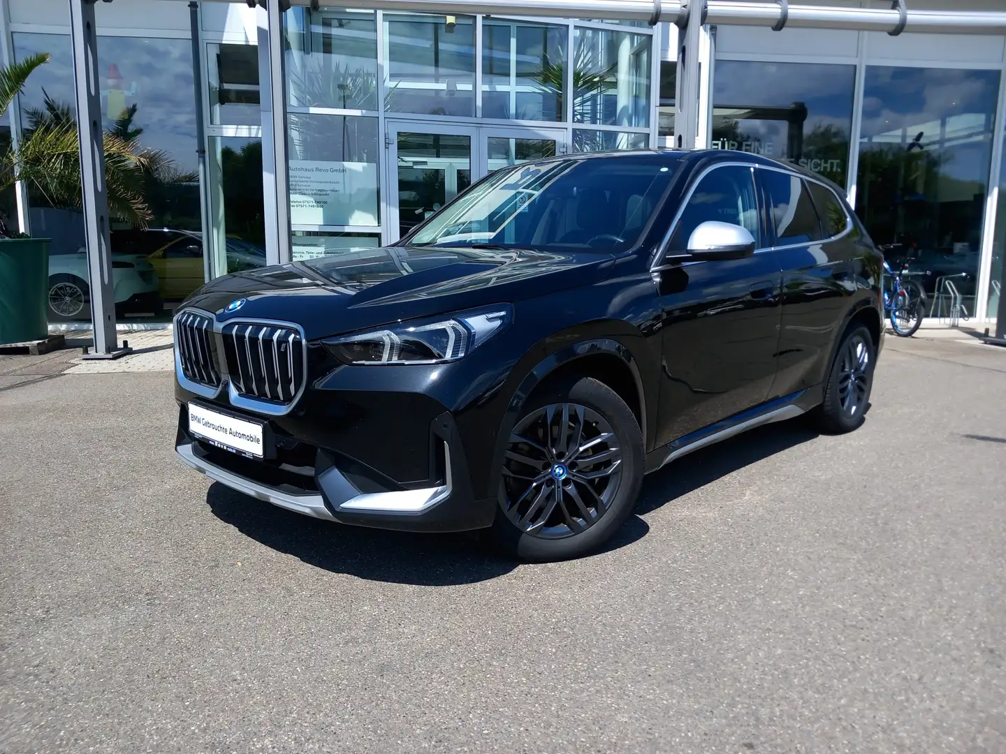 BMW iX1 xDrive30 xLine AHK LED DriveAssProf ParkAss HUD DA Schwarz - 2