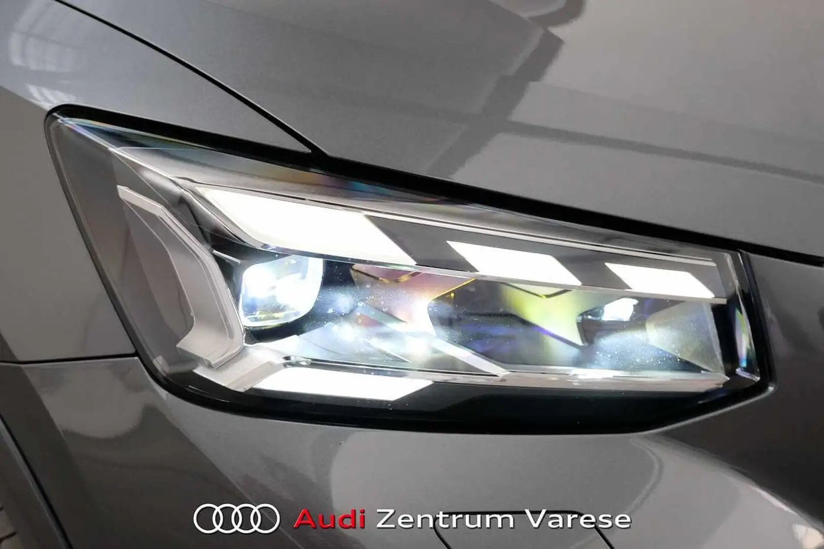 Audi Q2 35 TDI 150CV Stronic Sline Edition Grigio - 2