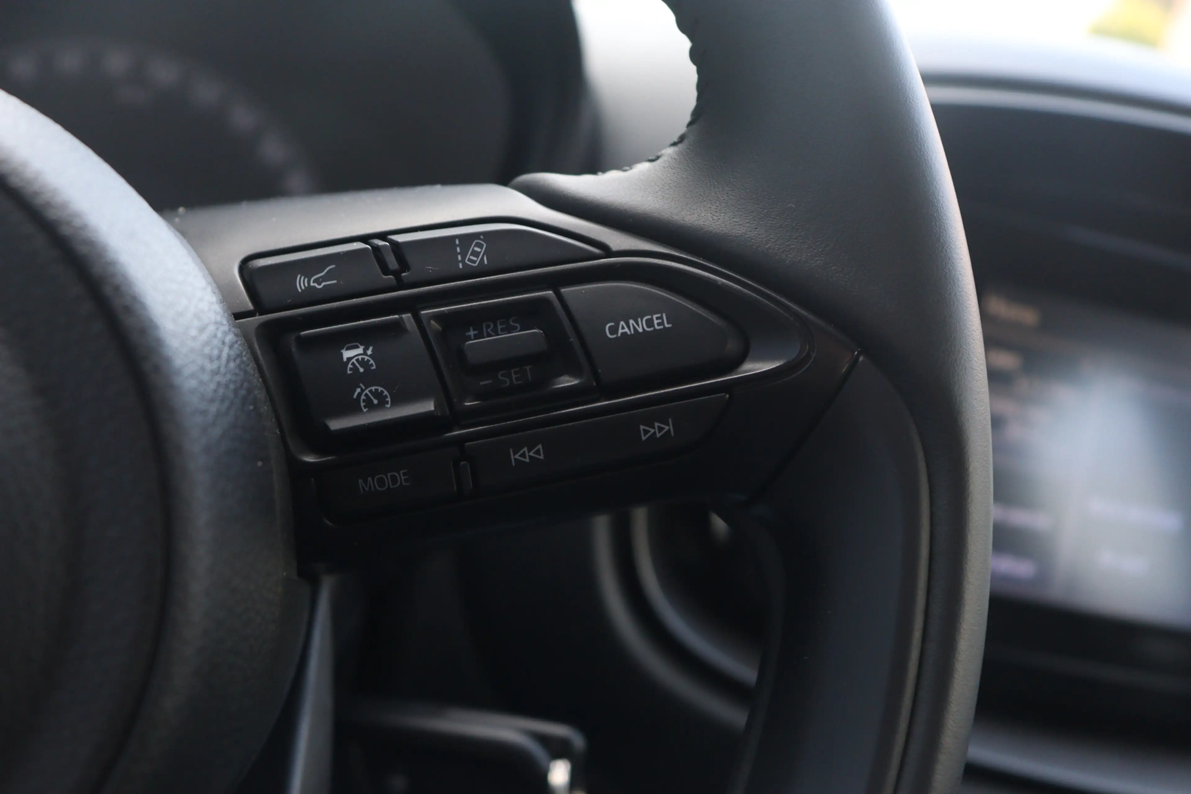 Toyota Aygo X 1.0 VVT-i S-CVT Play | Camera | 17 Inch | All Seas — photo 20