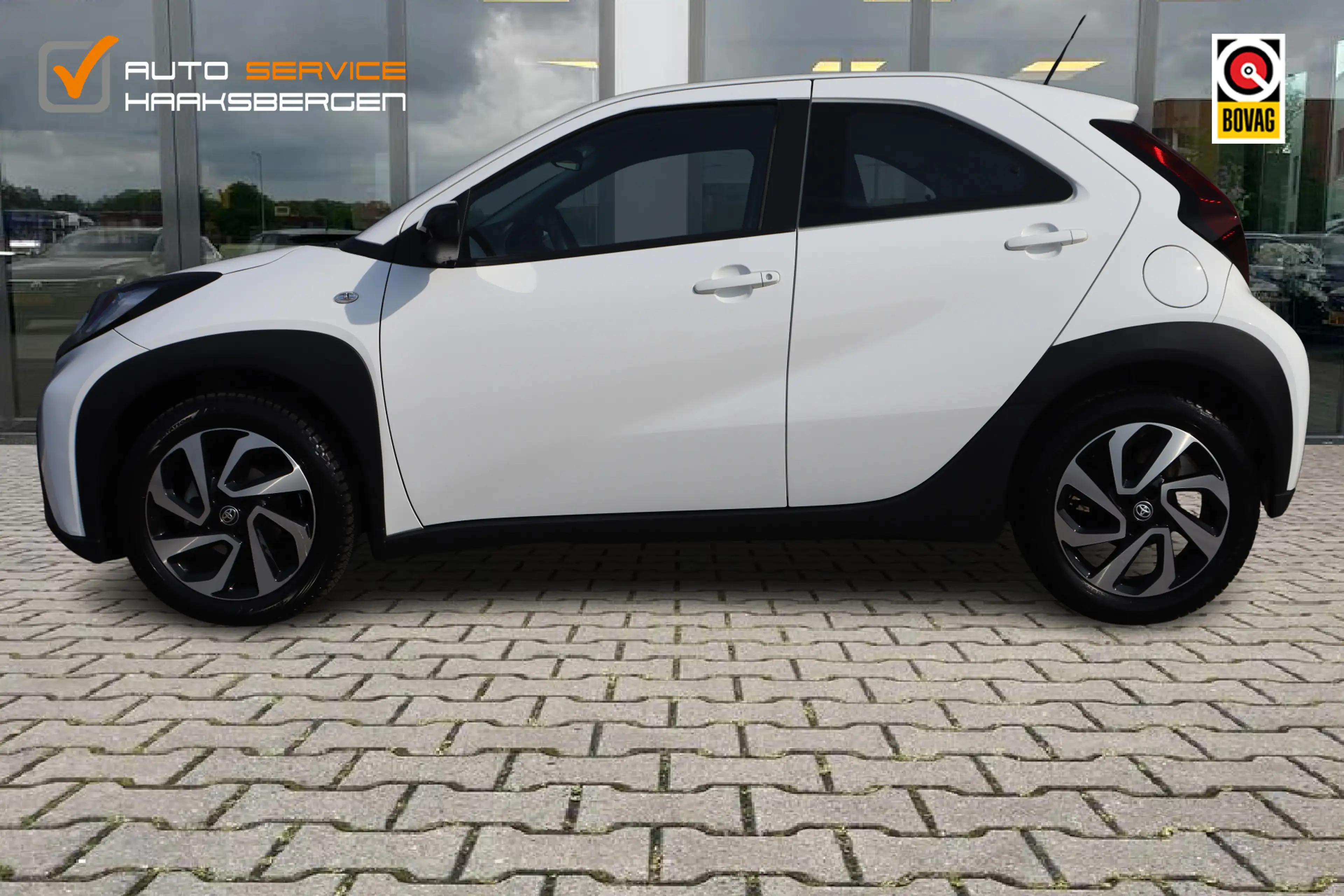Toyota Aygo X 1.0 VVT-i S-CVT Play | Camera | 17 Inch | All Seas — photo 2