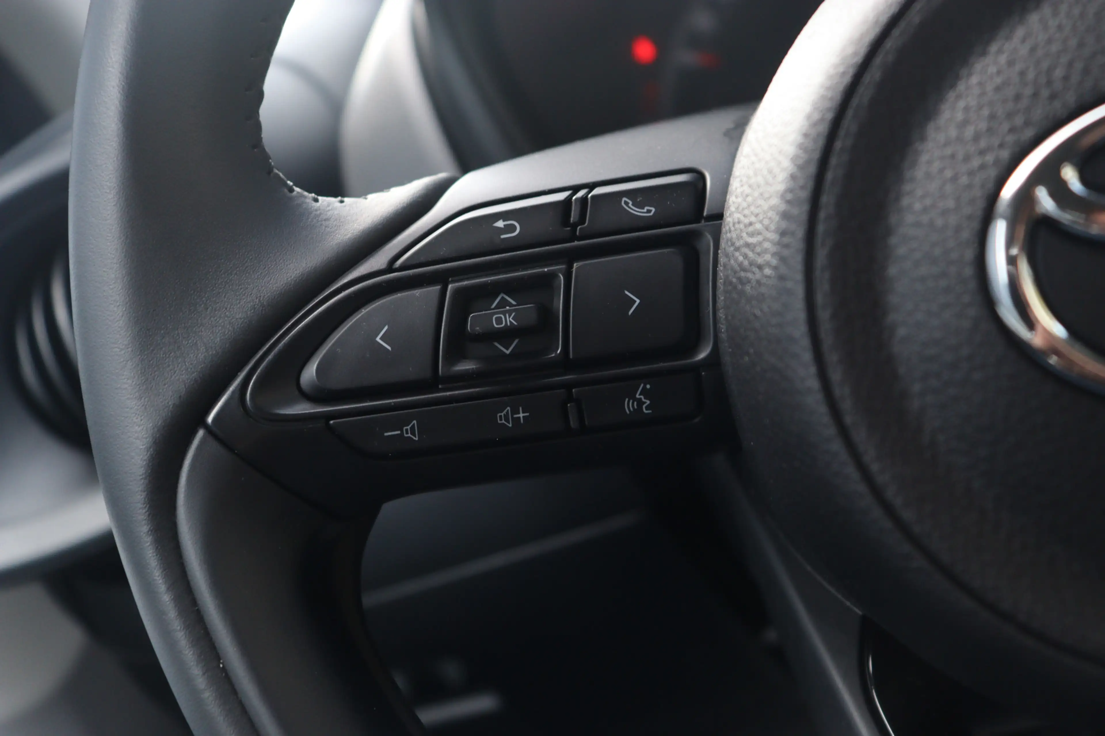 Toyota Aygo X 1.0 VVT-i S-CVT Play | Camera | 17 Inch | All Seas — photo 18