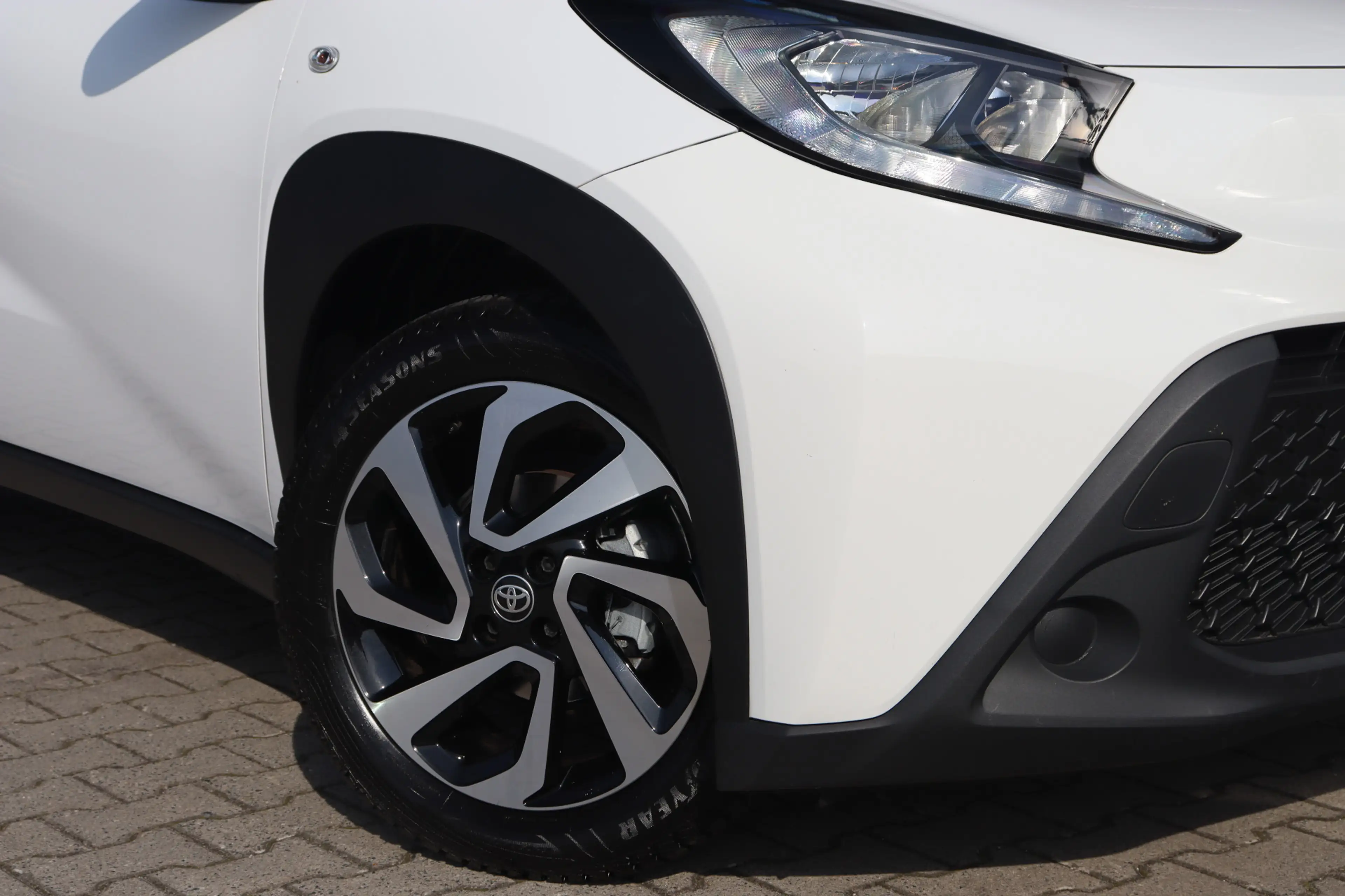Toyota Aygo X 1.0 VVT-i S-CVT Play | Camera | 17 Inch | All Seas — photo 7