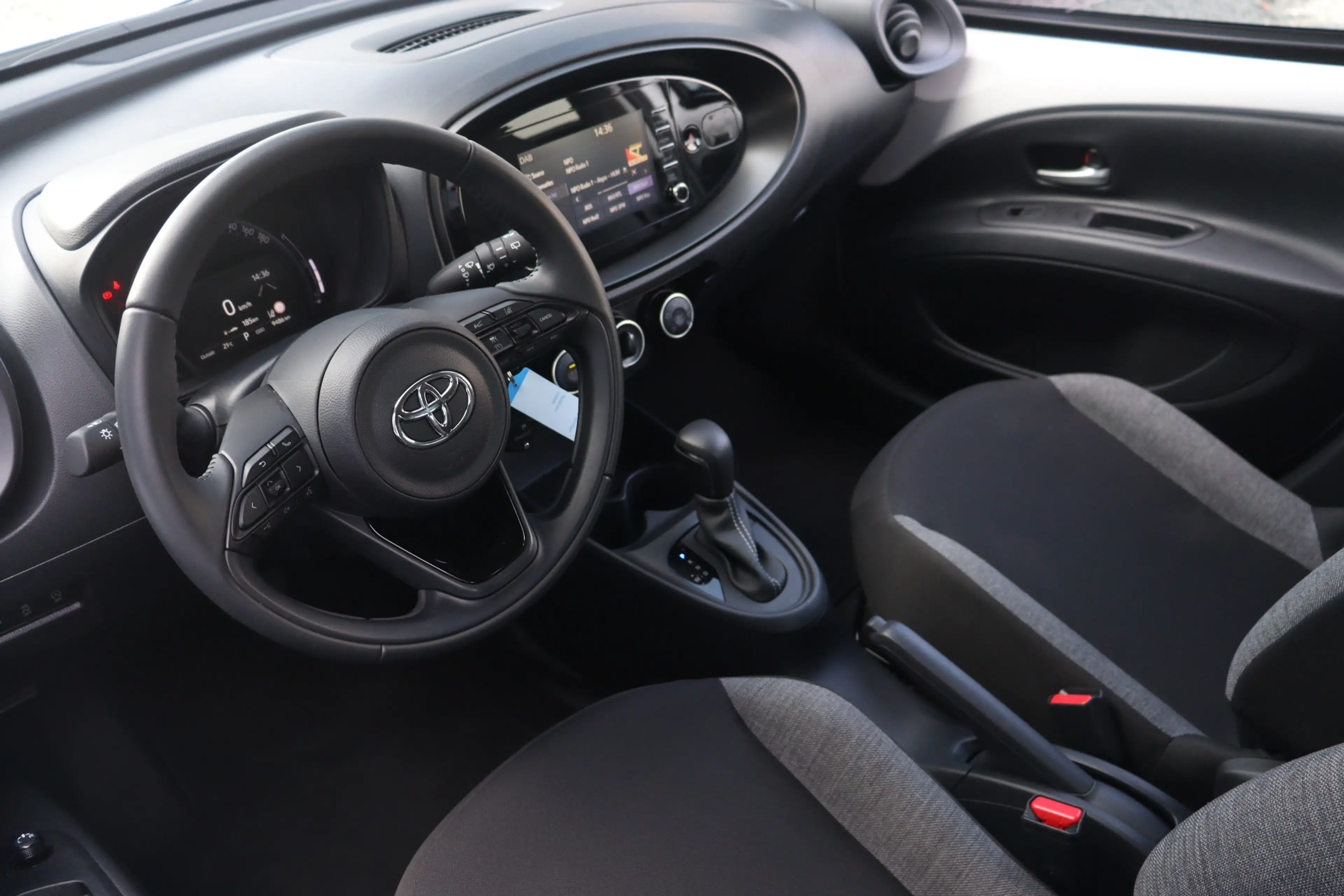 Toyota Aygo X 1.0 VVT-i S-CVT Play | Camera | 17 Inch | All Seas — photo 10