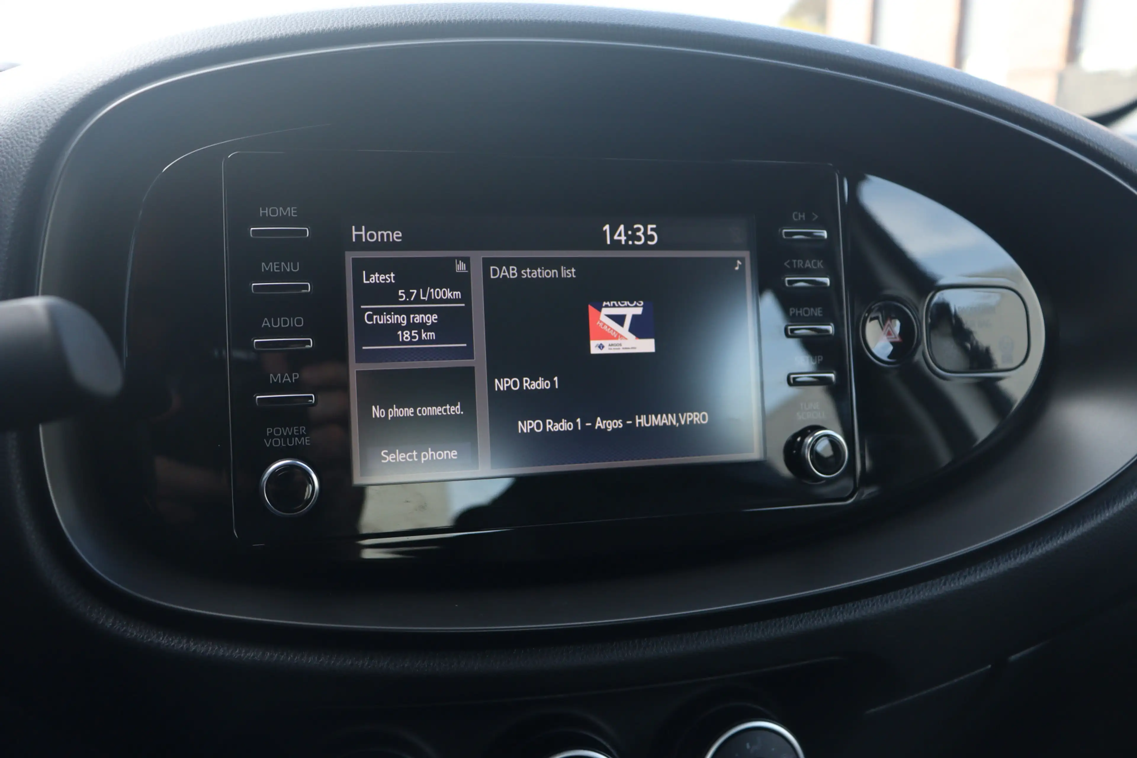Toyota Aygo X 1.0 VVT-i S-CVT Play | Camera | 17 Inch | All Seas — photo 23