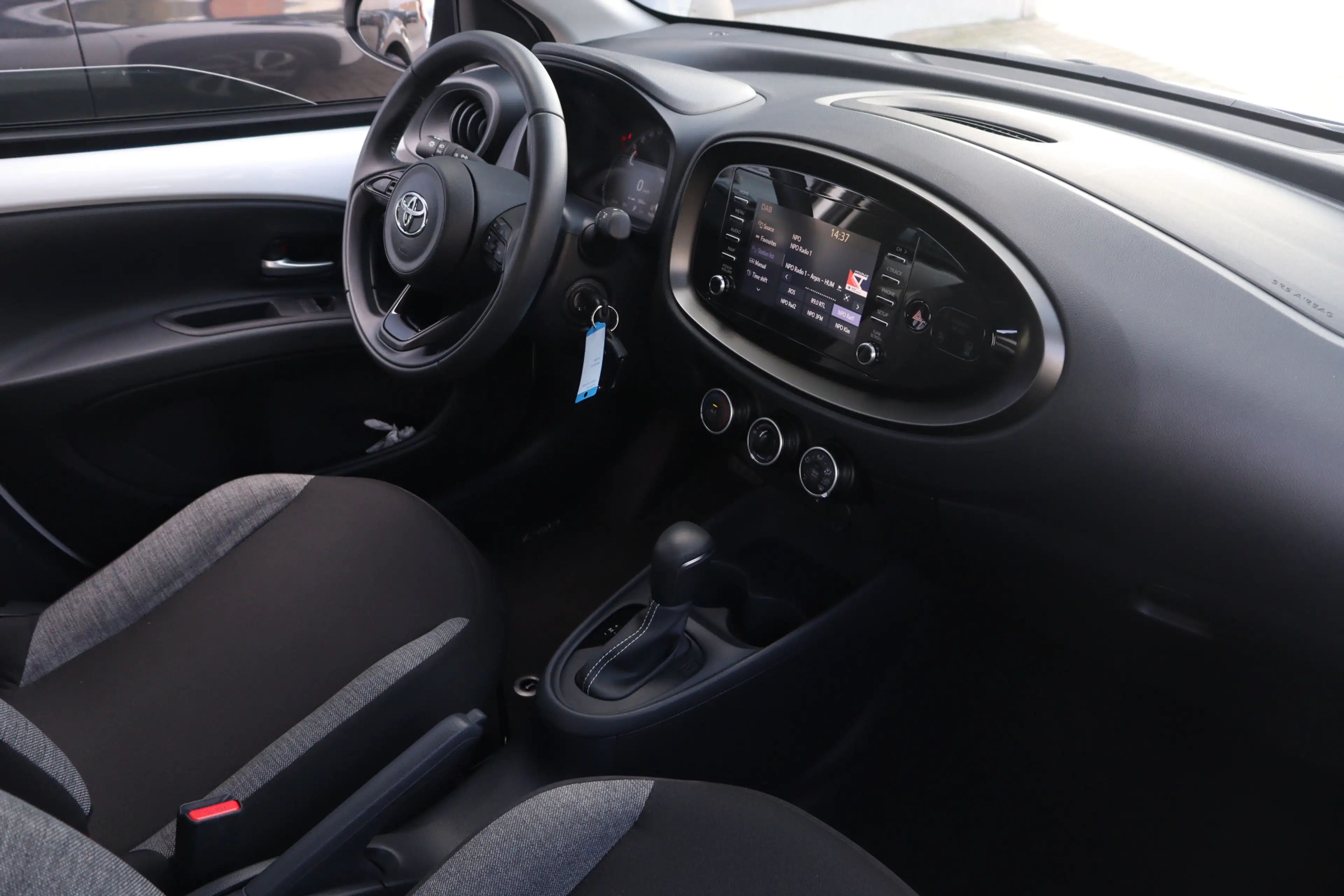 Toyota Aygo X 1.0 VVT-i S-CVT Play | Camera | 17 Inch | All Seas — photo 12