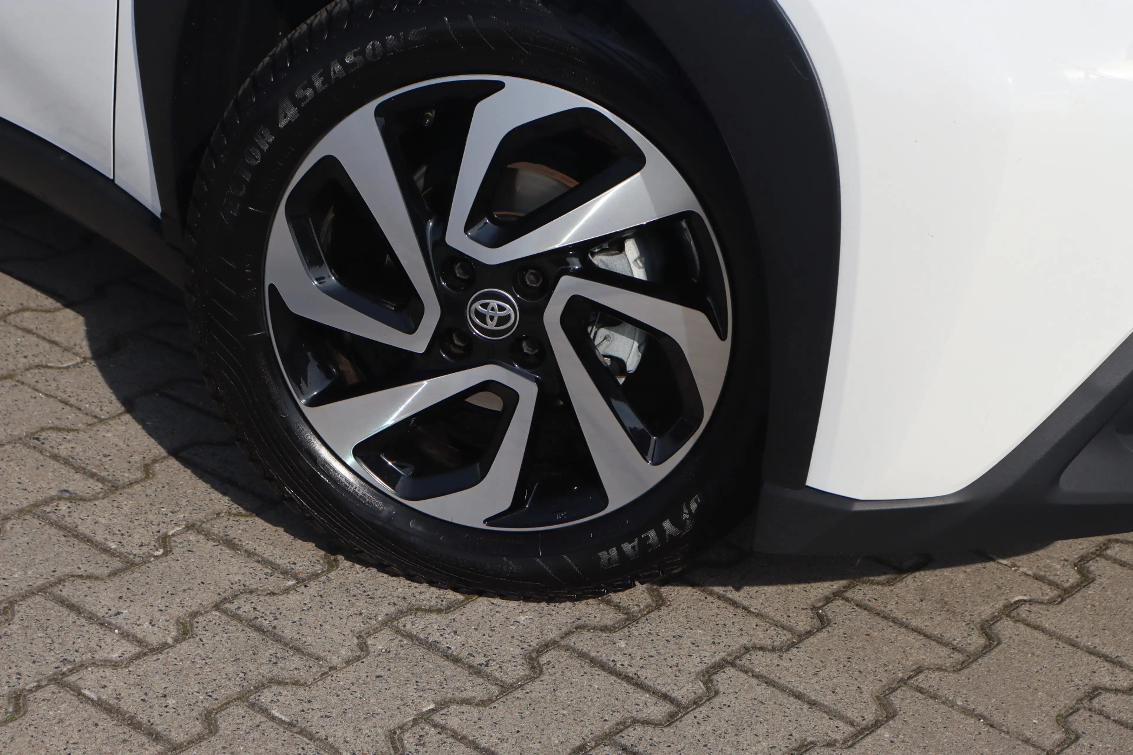 Toyota Aygo X 1.0 VVT-i S-CVT Play | Camera | 17 Inch | All Seas — photo 9