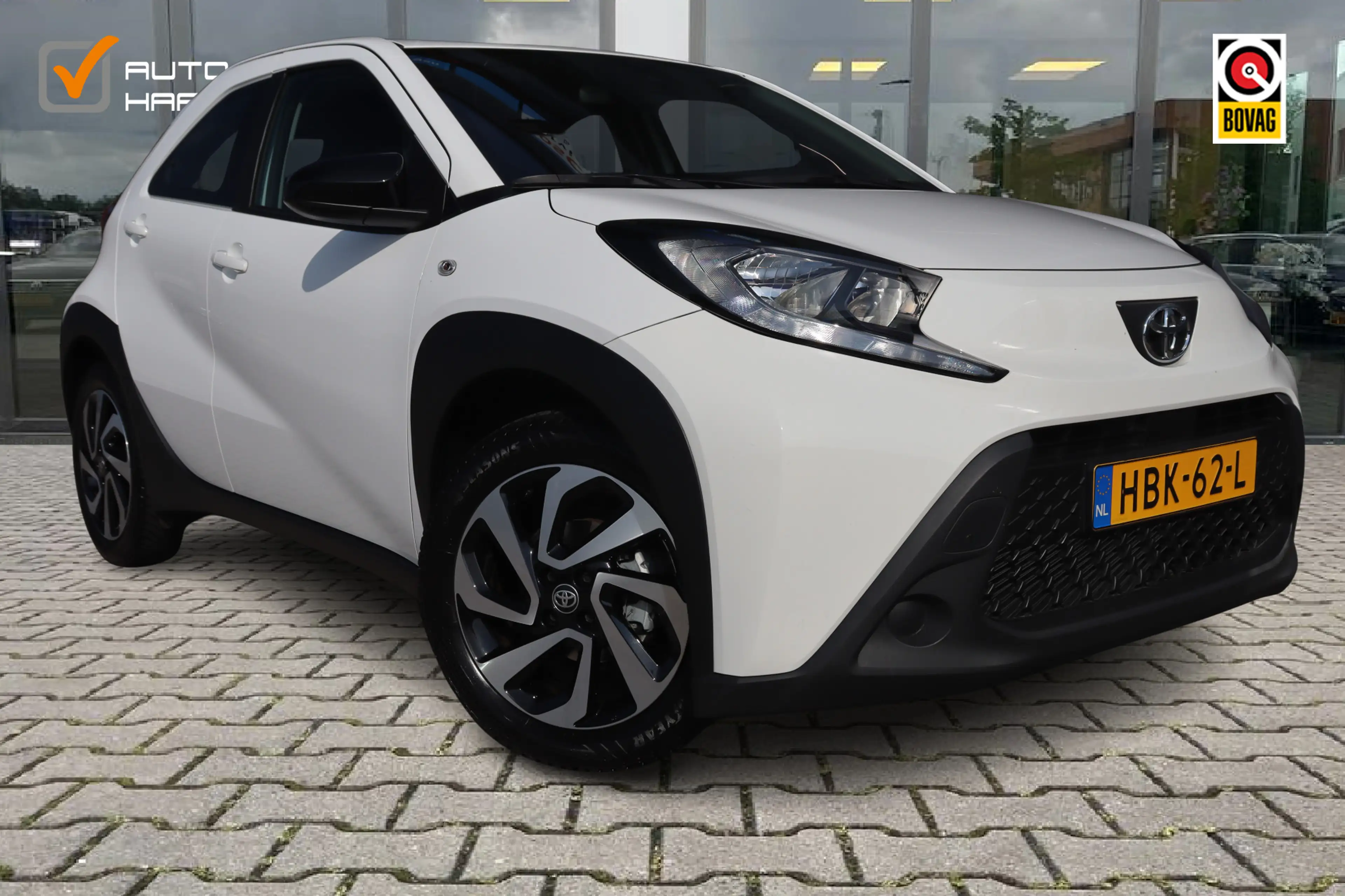 Toyota Aygo X 1.0 VVT-i S-CVT Play | Camera | 17 Inch | All Seas — photo 6