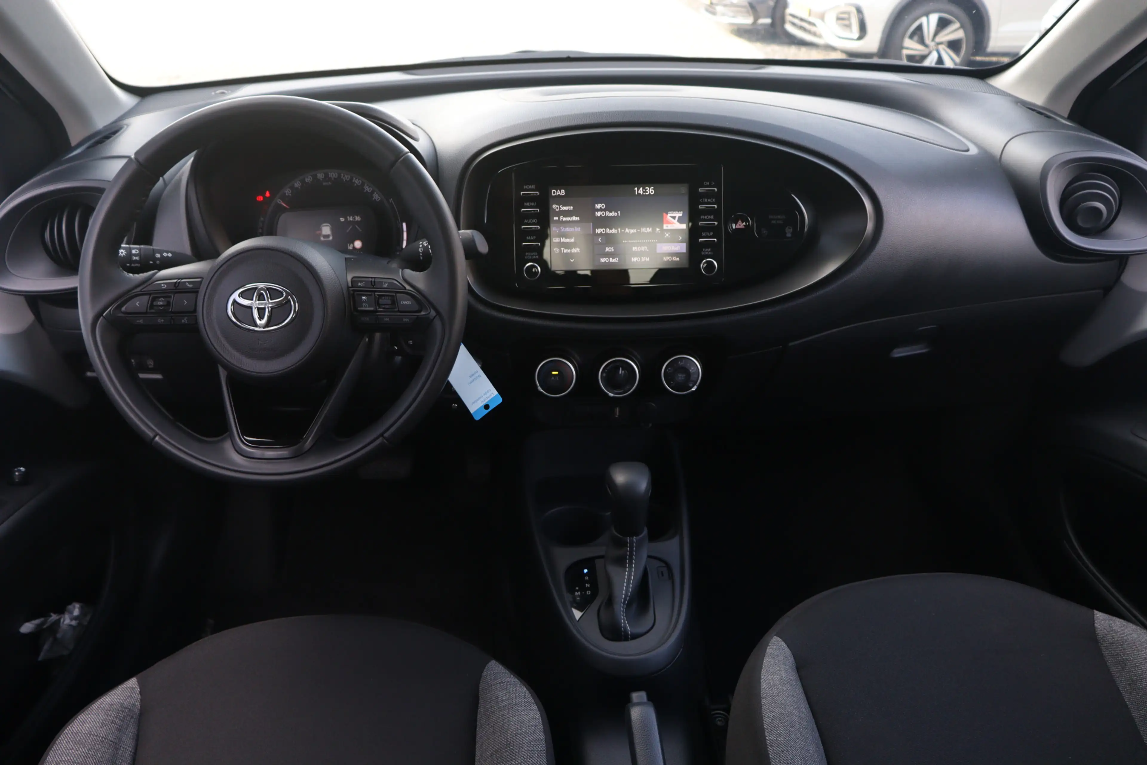 Toyota Aygo X 1.0 VVT-i S-CVT Play | Camera | 17 Inch | All Seas — photo 11