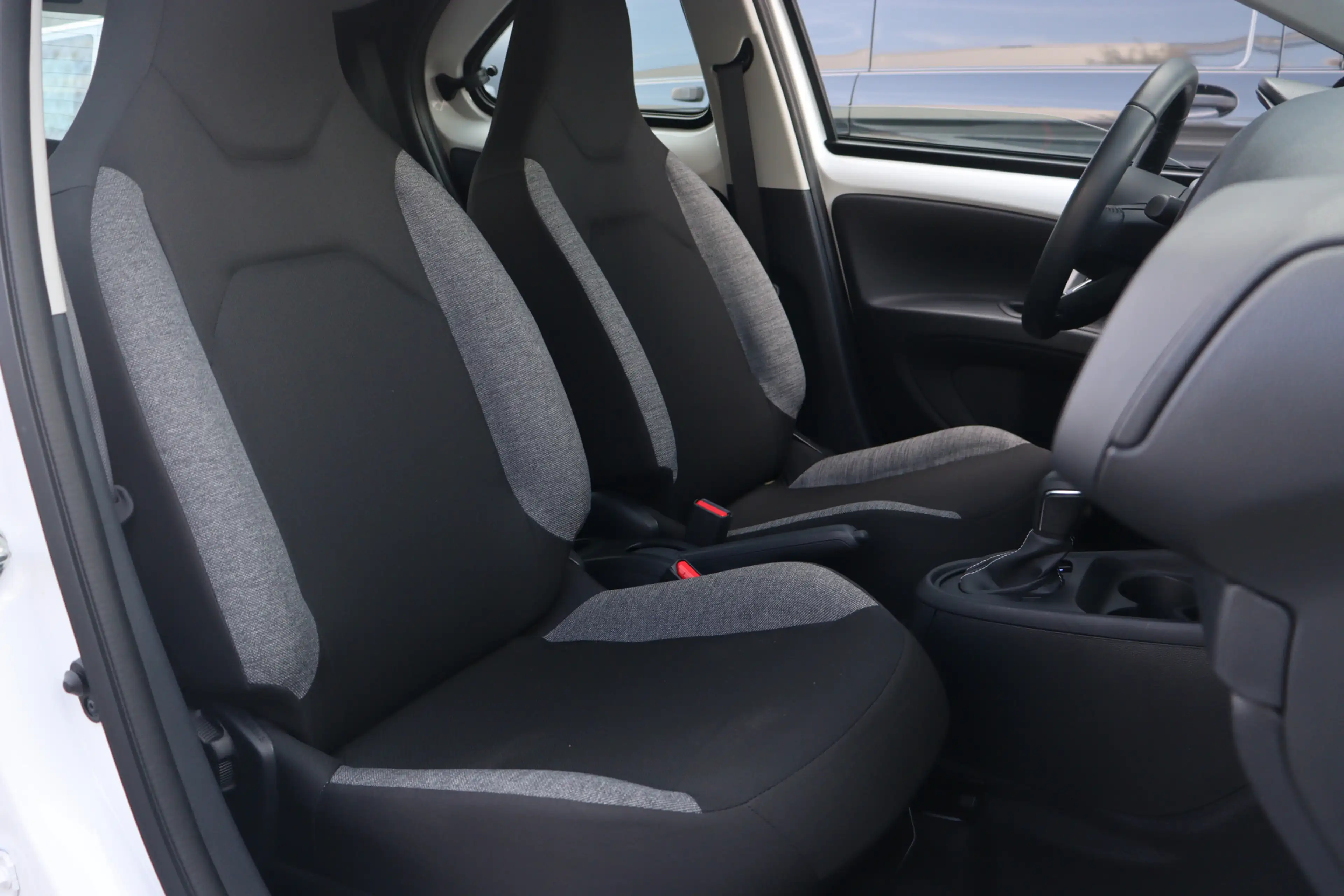 Toyota Aygo X 1.0 VVT-i S-CVT Play | Camera | 17 Inch | All Seas — photo 13