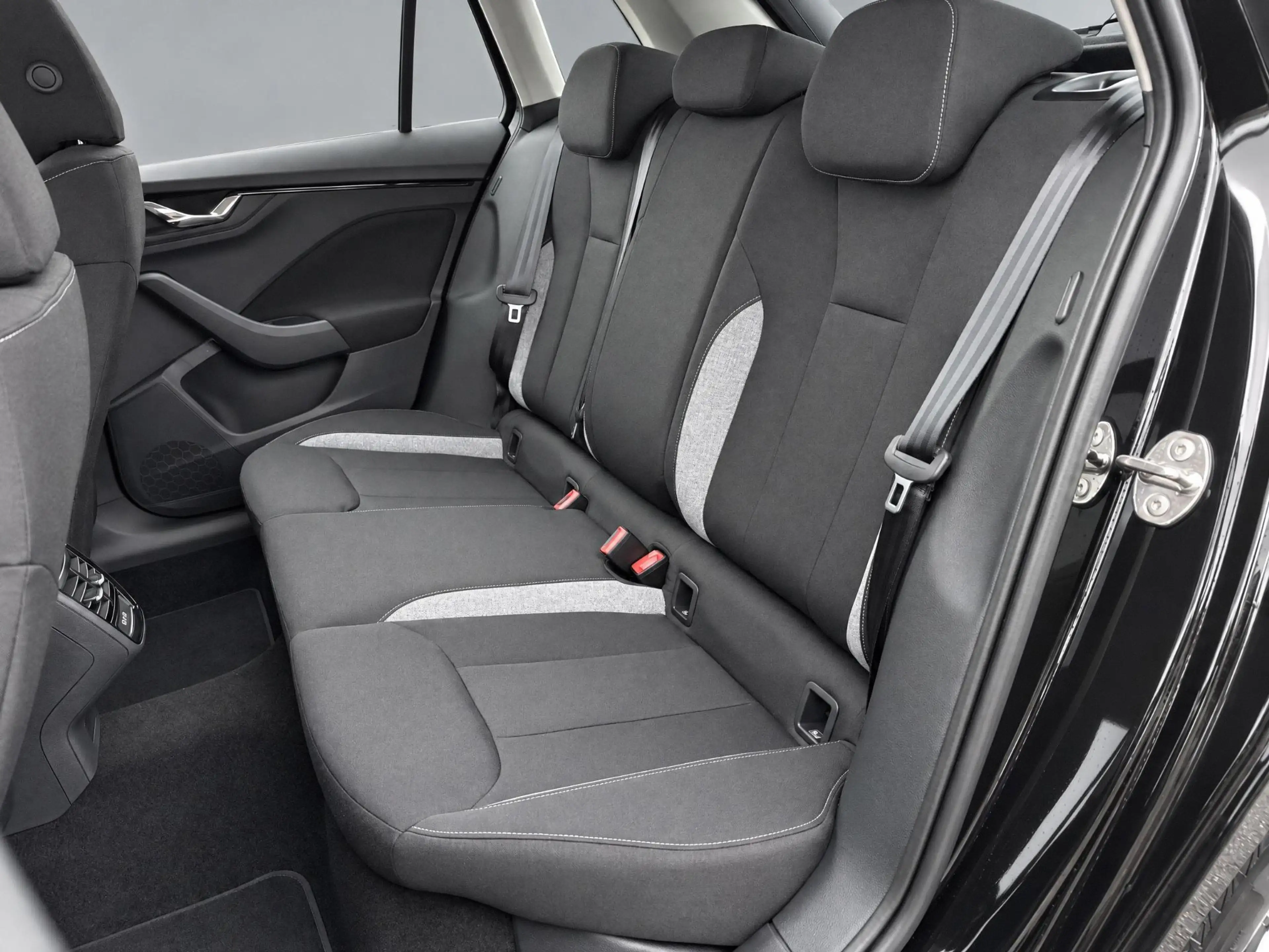 Skoda Kamiq Selection 1.0 TSI 85 kW / 115 PK SUV 6 versn. Hand — photo 11