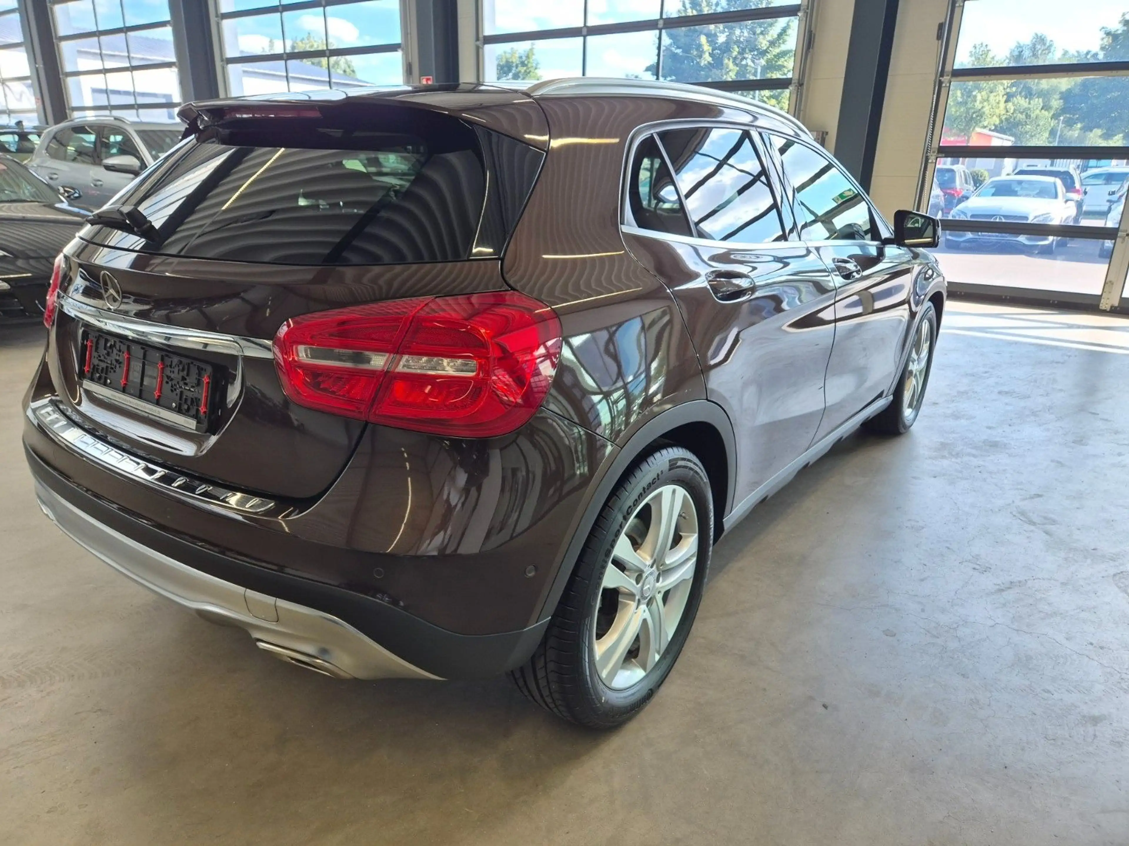 Mercedes-Benz GLA 180 URBAN NAVI XENON SITZ+STANDHZ PDC TEMPOM — photo 5