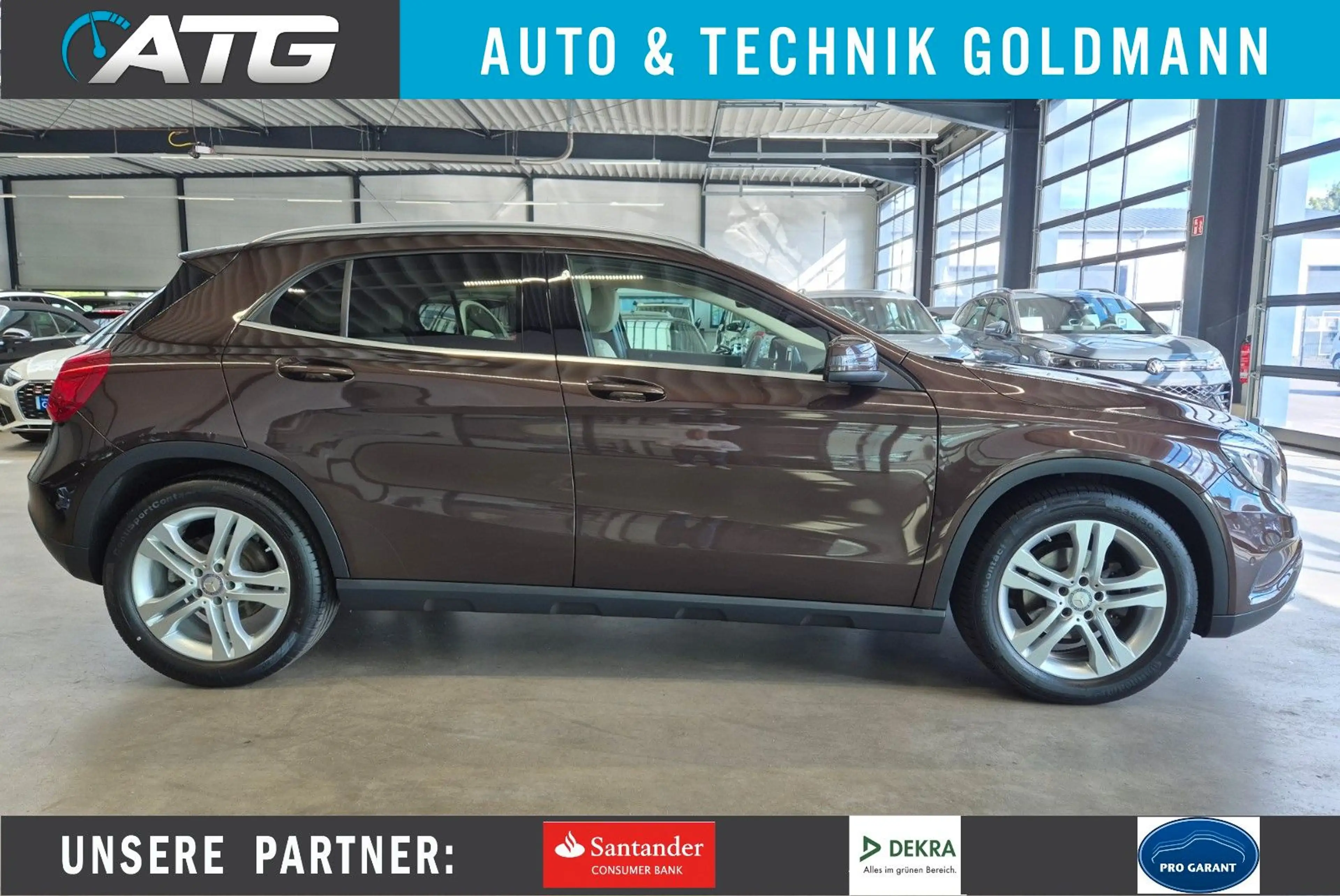 Mercedes-Benz GLA 180 URBAN NAVI XENON SITZ+STANDHZ PDC TEMPOM