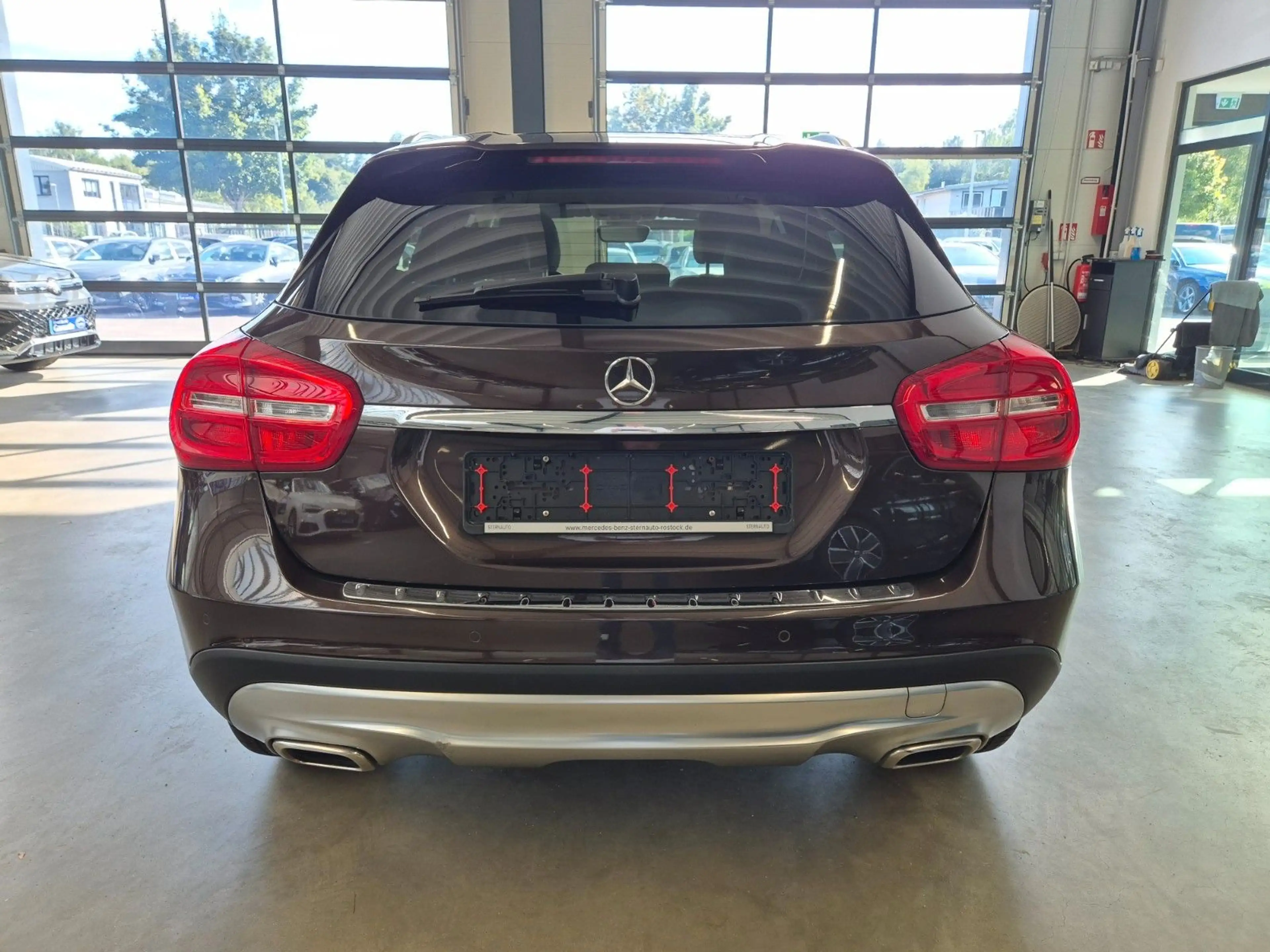 Mercedes-Benz GLA 180 URBAN NAVI XENON SITZ+STANDHZ PDC TEMPOM — photo 6