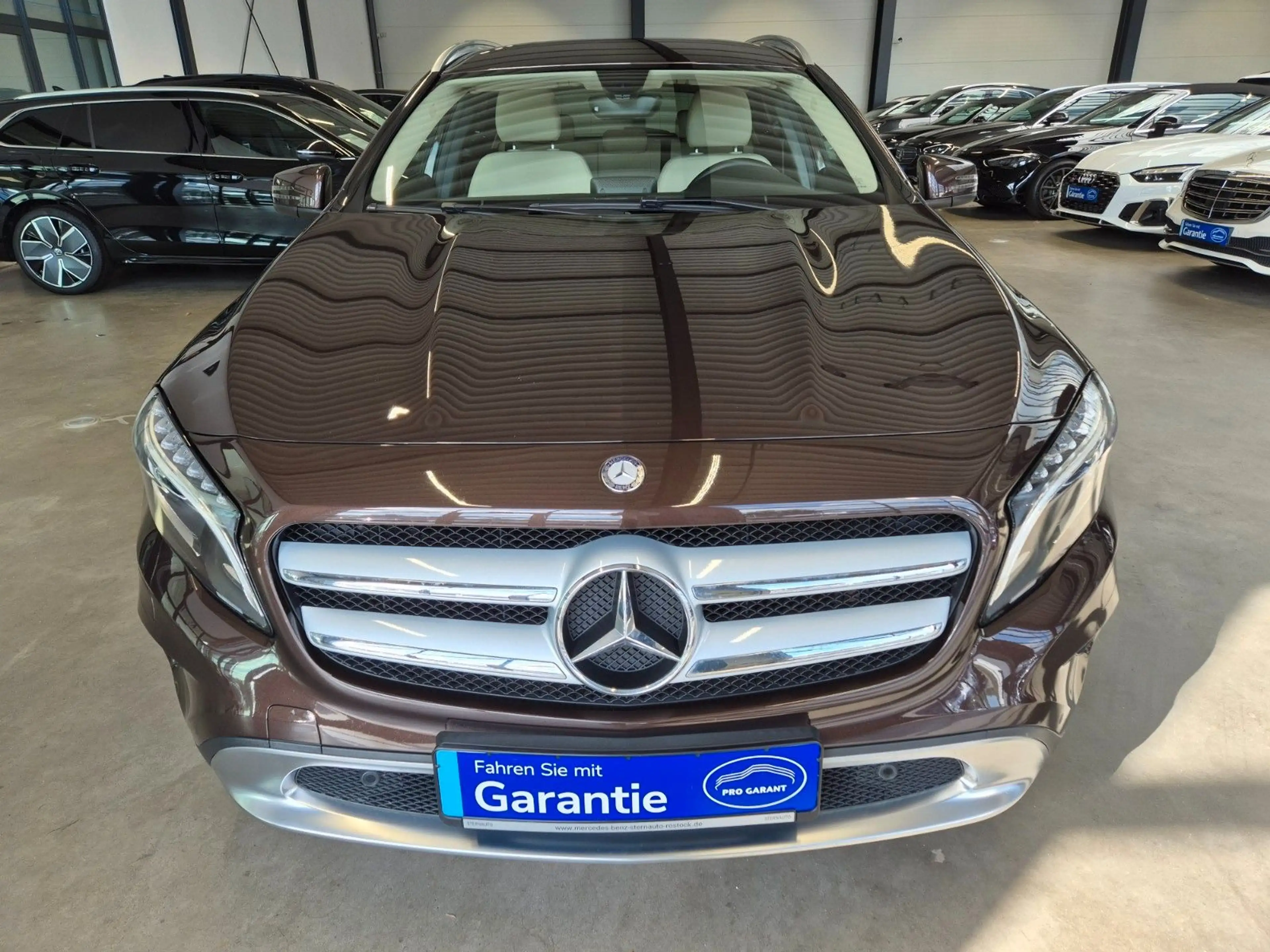 Mercedes-Benz GLA 180 URBAN NAVI XENON SITZ+STANDHZ PDC TEMPOM — photo 2