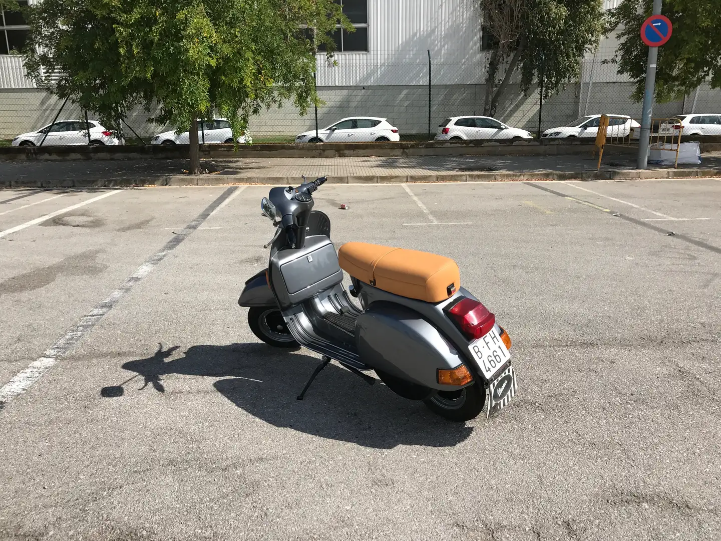 Vespa P 200 E DN Gris - 2