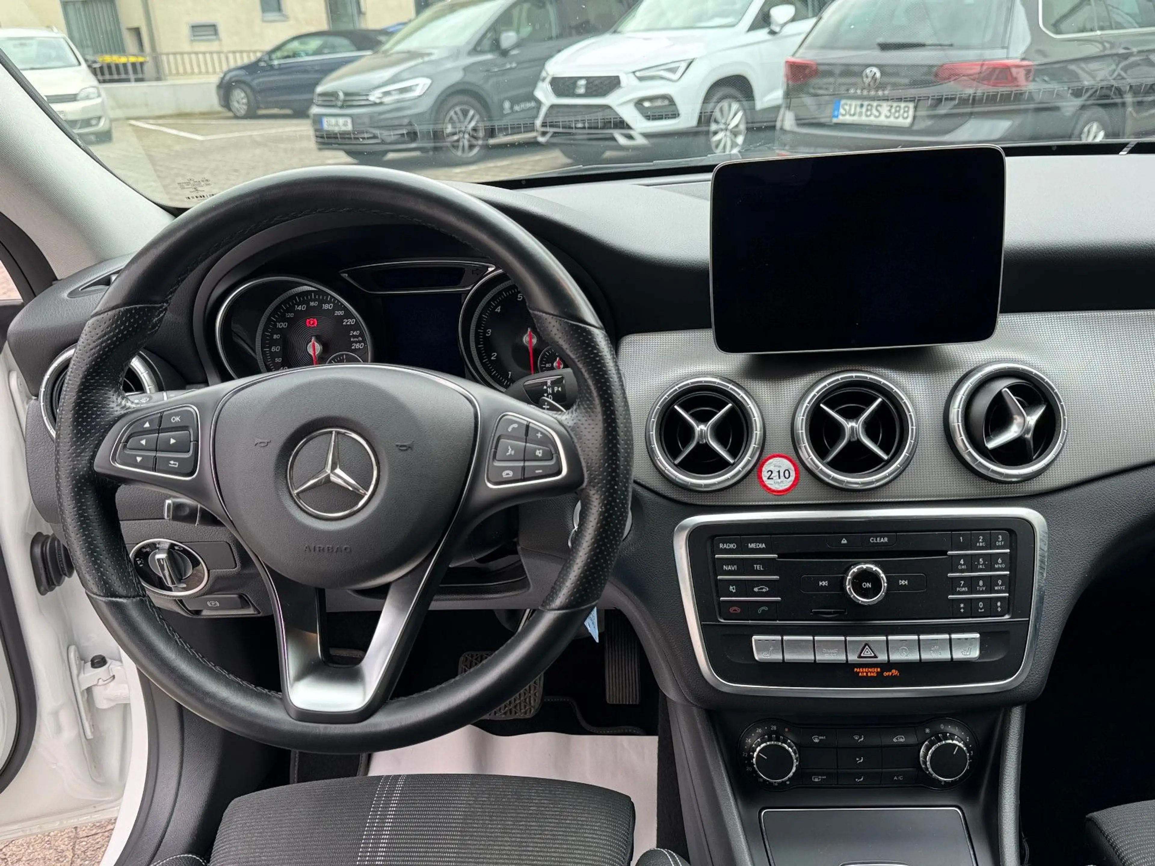 Mercedes-Benz CLA 180 CLA 180 DCT Shooting Brake|AHK|Navi|SHZ|LED|Kame — photo 13